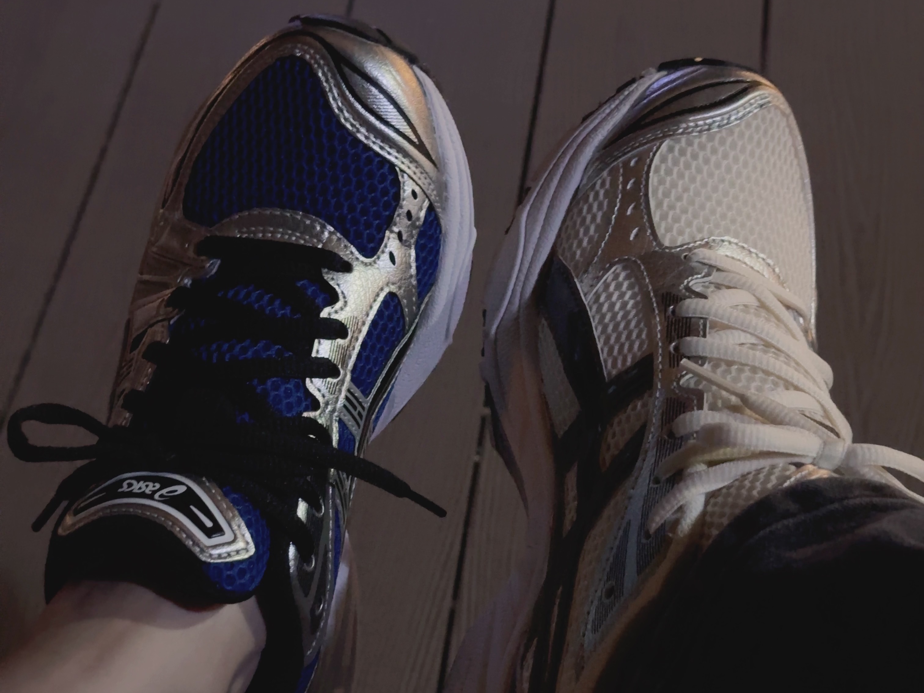 Asics Gel-Kayano 14 Cream Black, Asics Gel-Kayano 14 Monaco Blue Black 착용 스타일 - 2