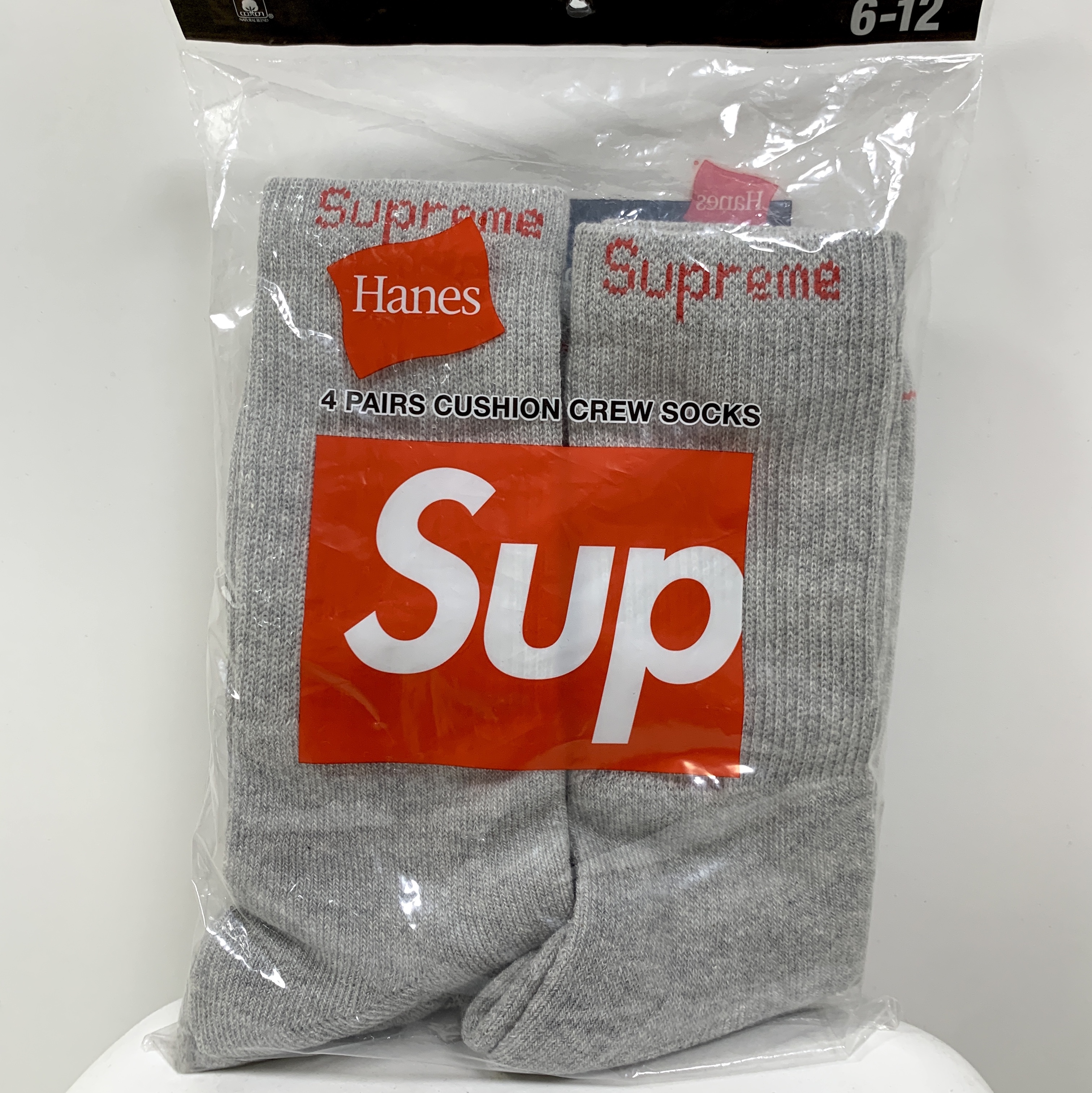 Supreme Hanes Crew Socks Heather Grey (4 Pack) 착용 스타일