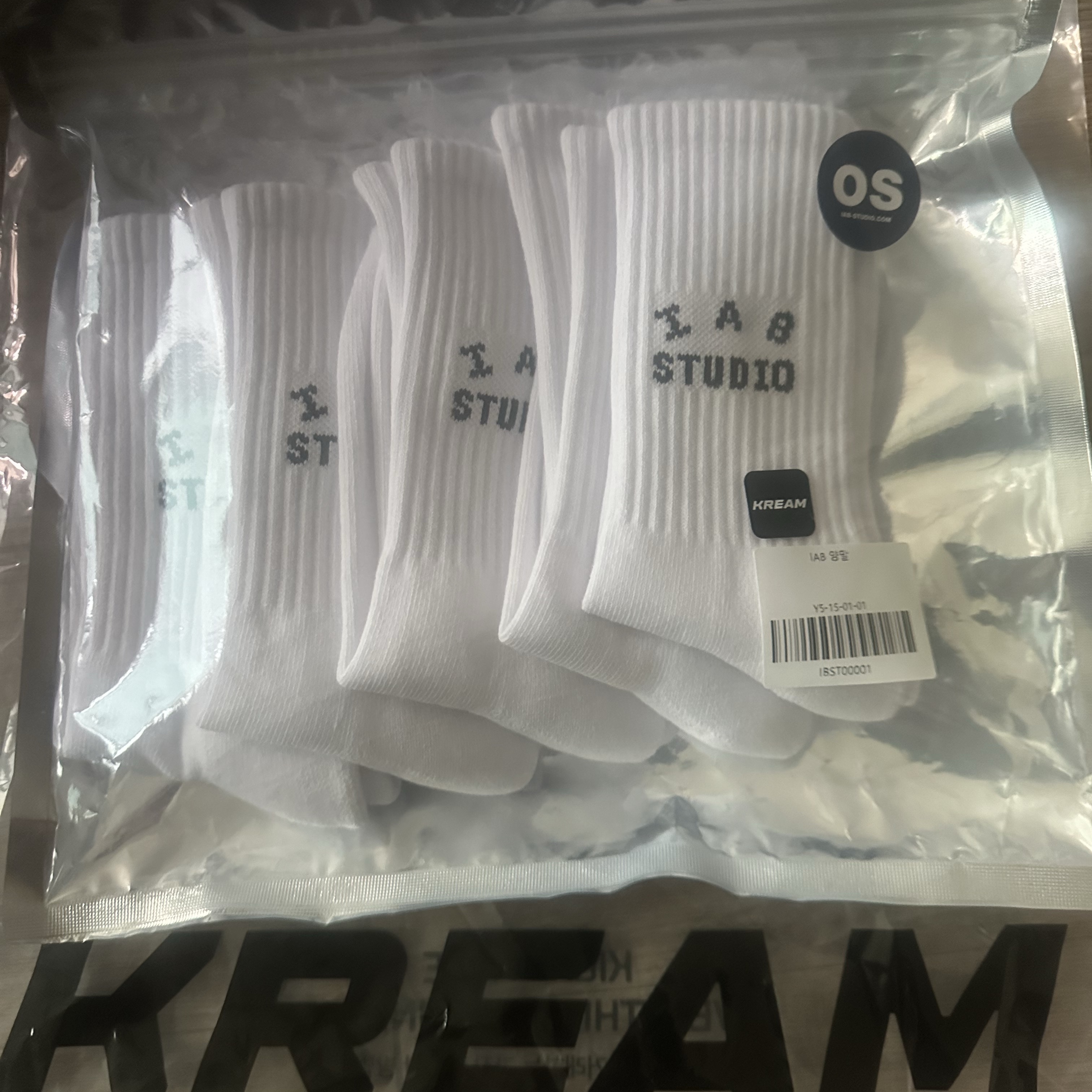 IAB Studio Socks White (5 Pack) 착용 스타일