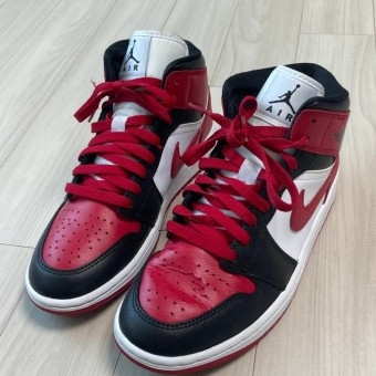 (W) Jordan 1 Mid Black and Gym Red 착용 스타일