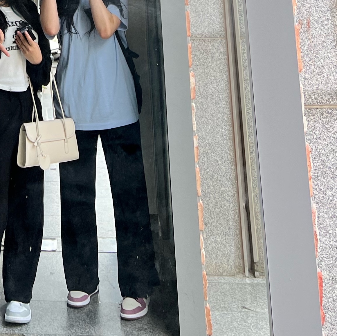 (W) Jordan 1 Mid SE Light Mulberry 착용 스타일 - 2