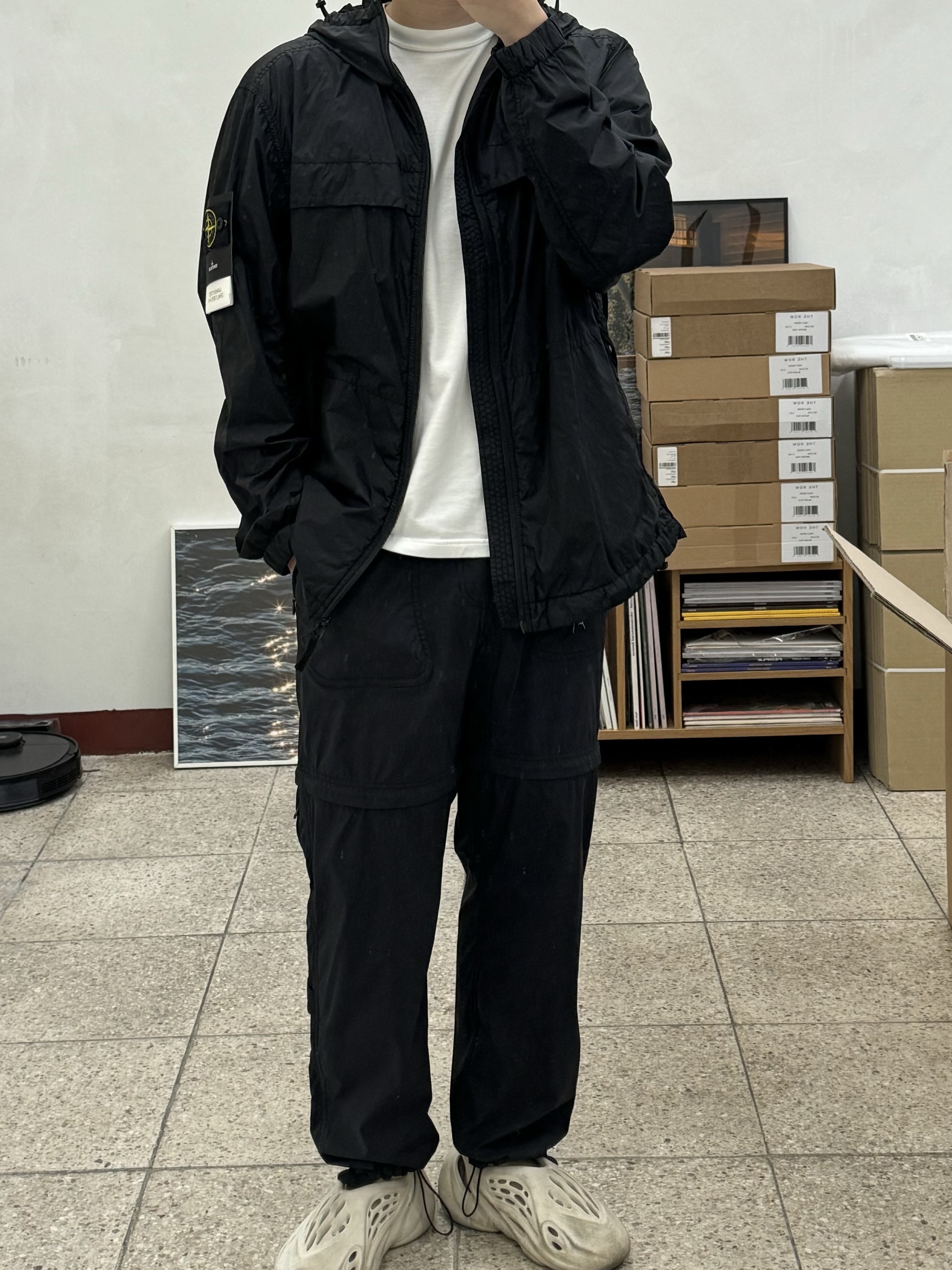 Stone Island 40922 Garment Dyed Crinkle Reps R-Nylon Black - 24SS 착용 스타일 - 1