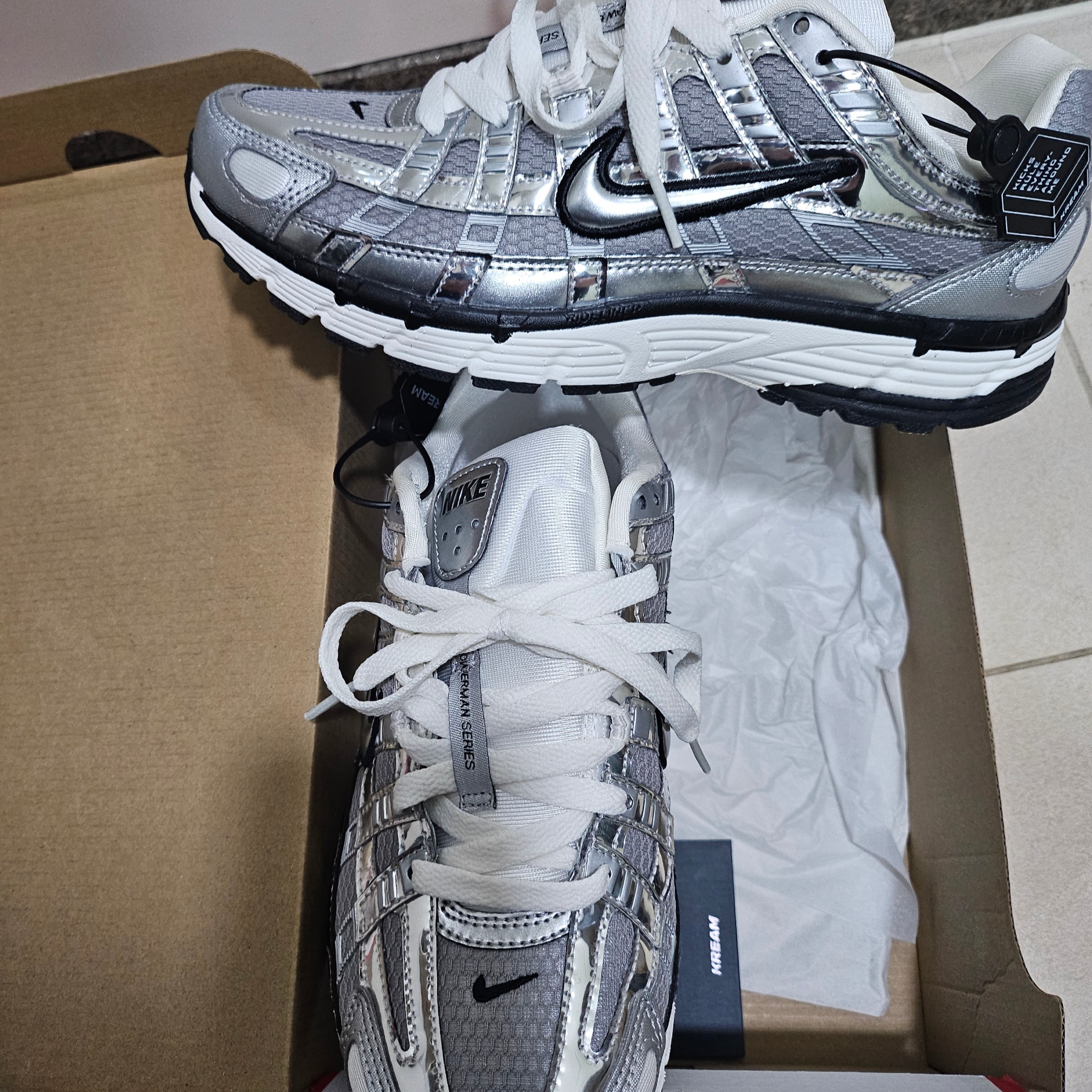 Nike P-6000 Metallic Silver 착용 스타일 - 1