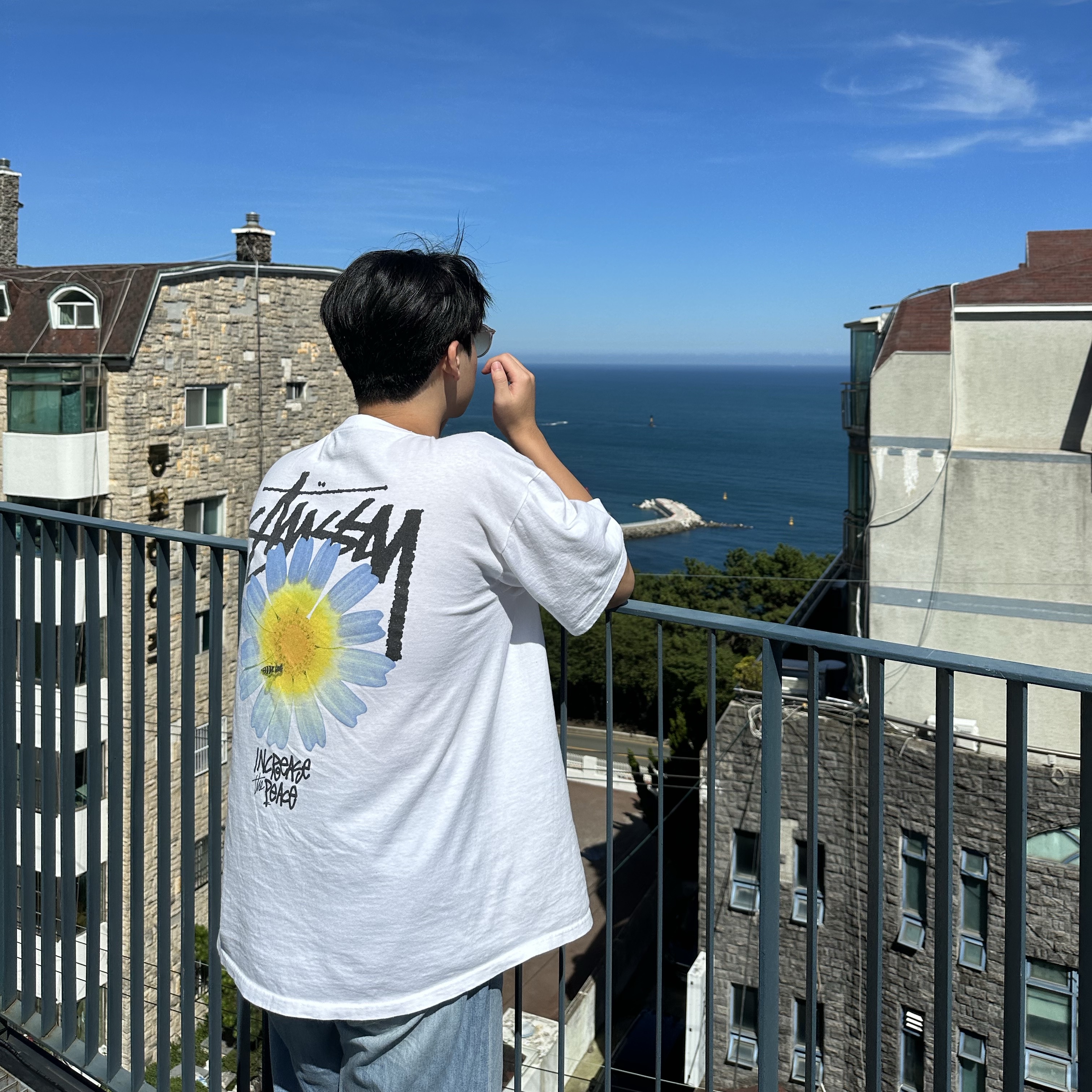 Stussy ITP Flower T-Shirt White 착용 스타일 - 2