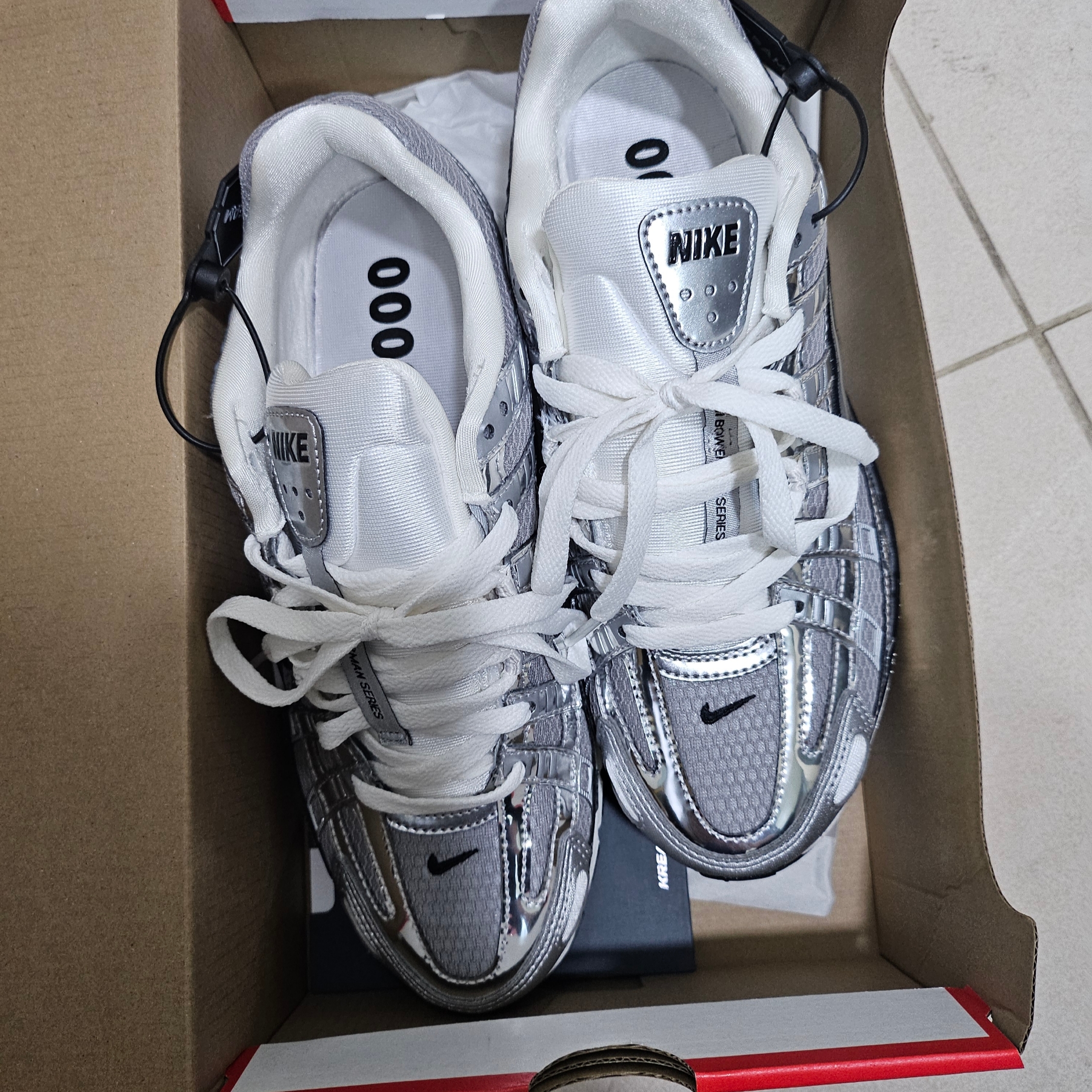 Nike P-6000 Metallic Silver 착용 스타일 - 3
