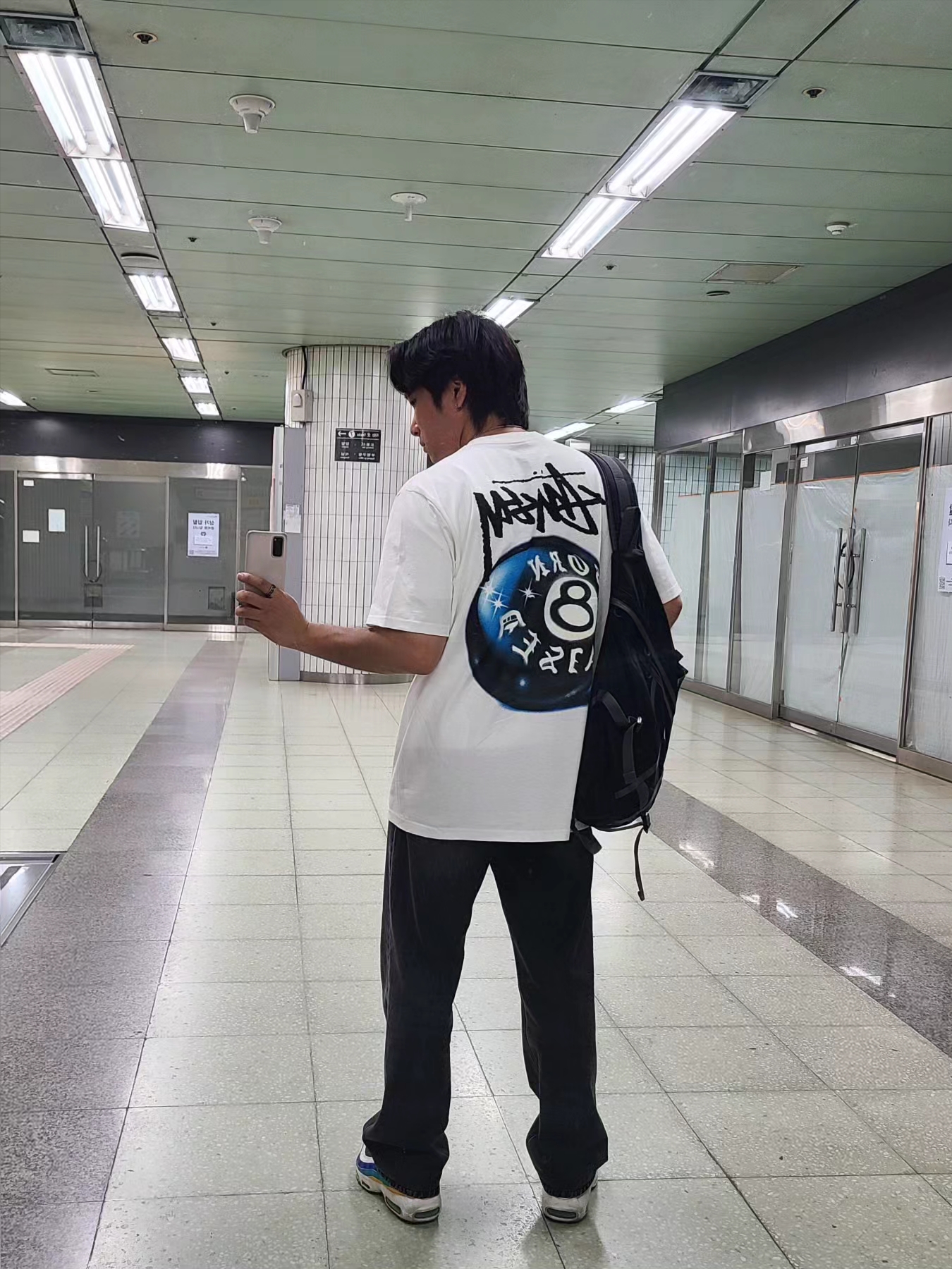 Stussy x Born X Raised 8 Ball T-Shirt White 착용 스타일 - 3