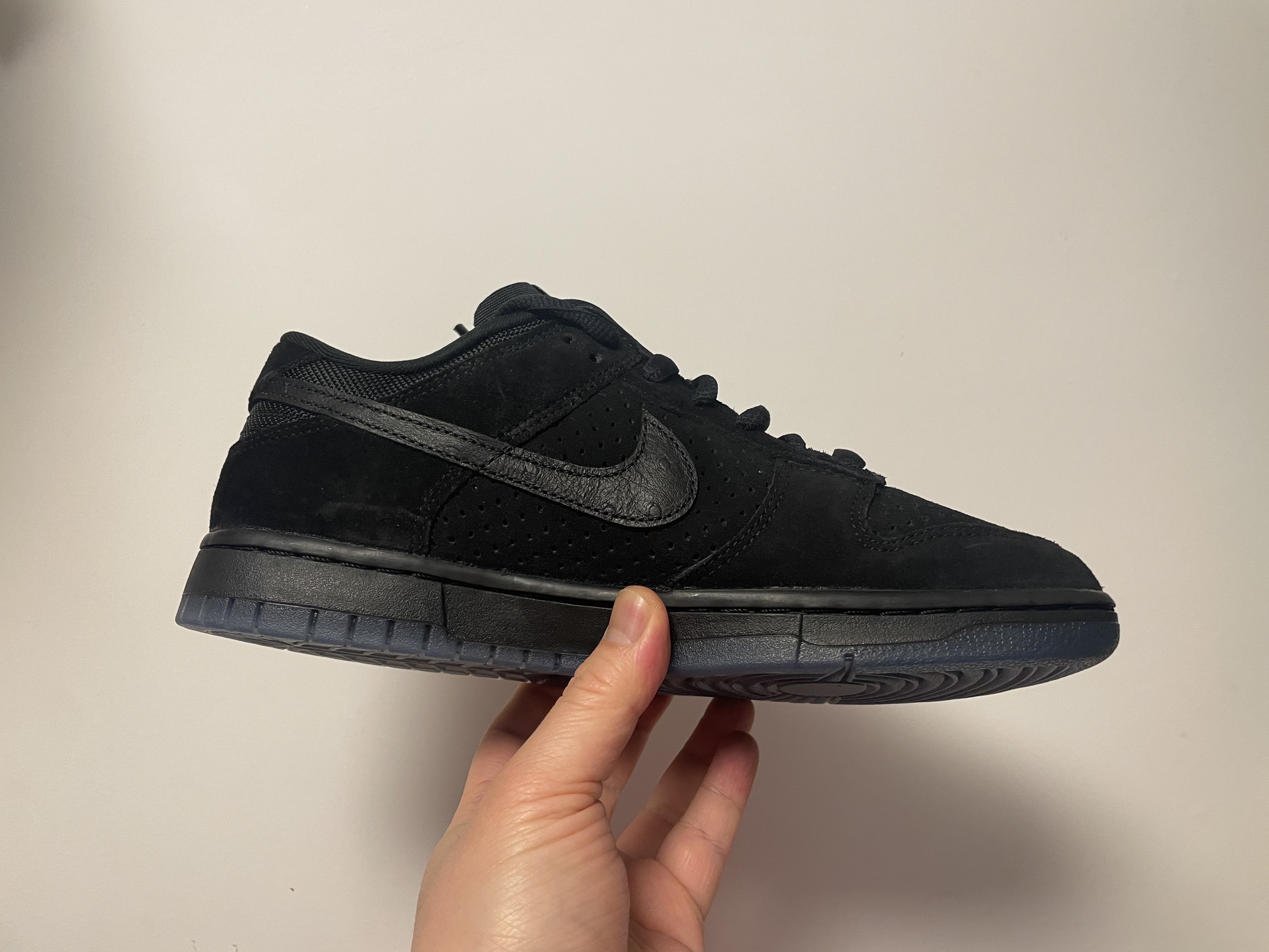 Nike x Undefeated Dunk Low SP 5 On It Black 착용 스타일 - 2