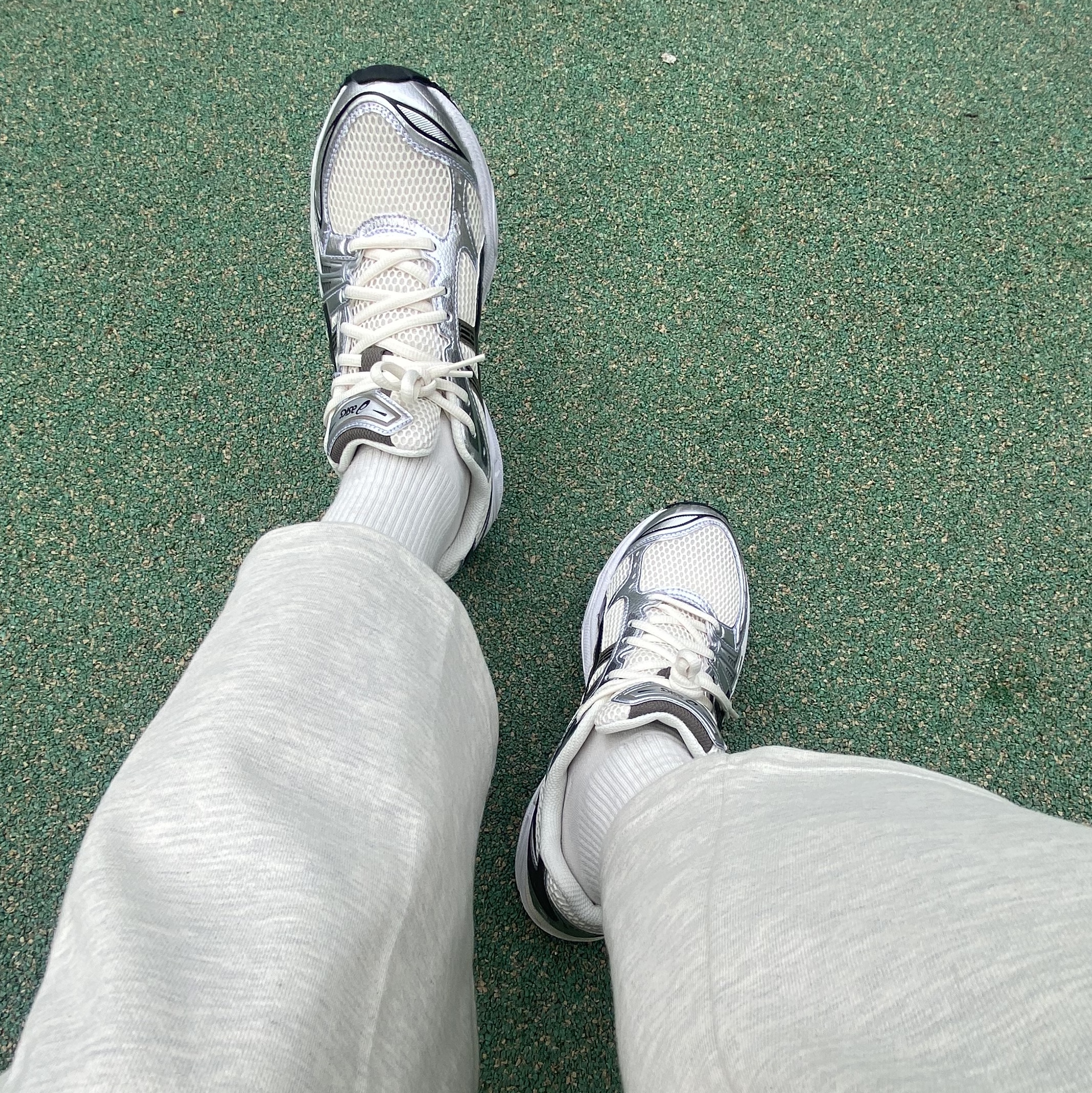 Asics Gel-Kayano 14 Cream Black 착용 스타일