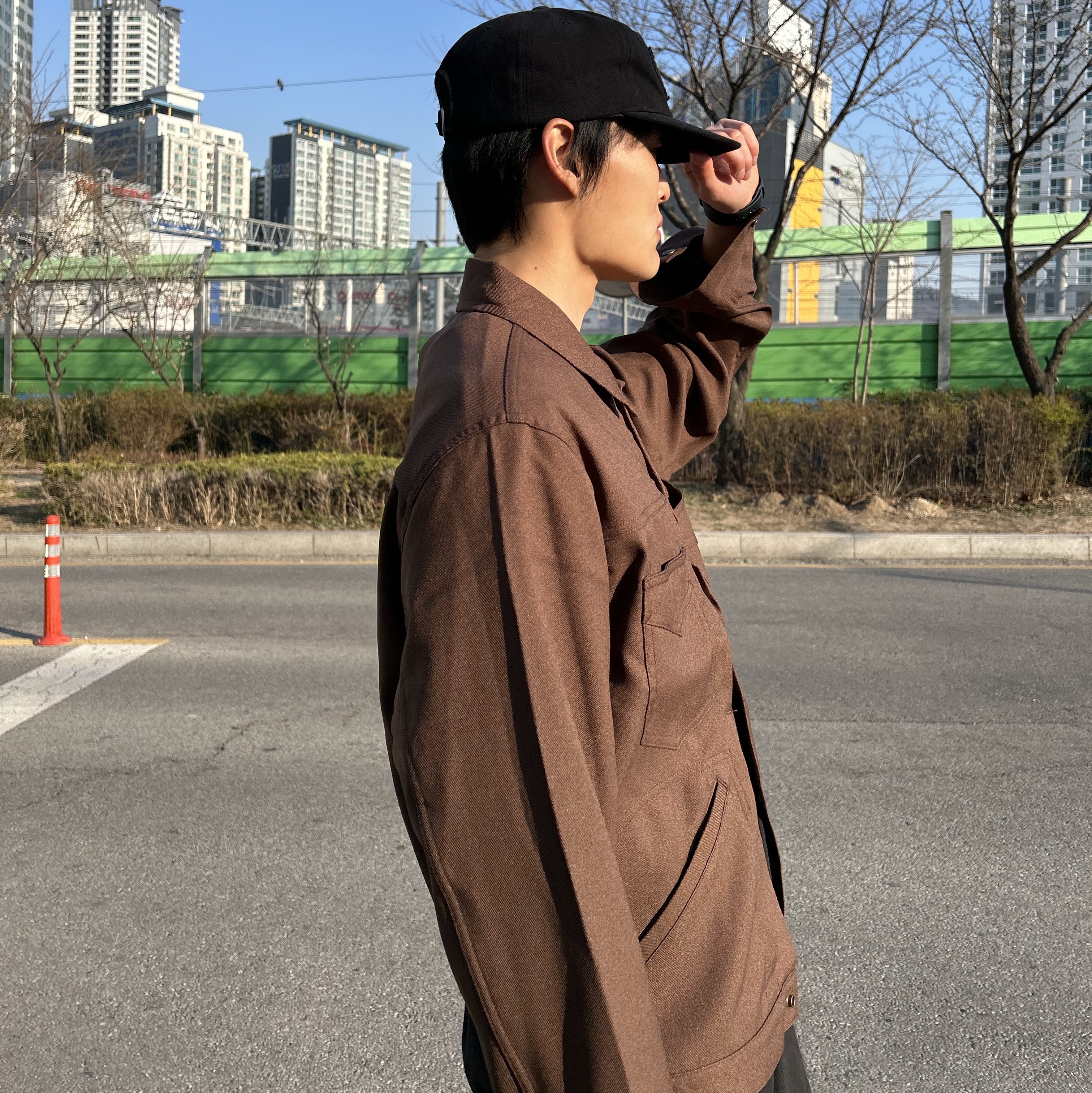 Needles Penny Jean Jacket Brown, Essentials The Black Collection Relaxed Trousers Black - 23SS 착용 스타일 - 2