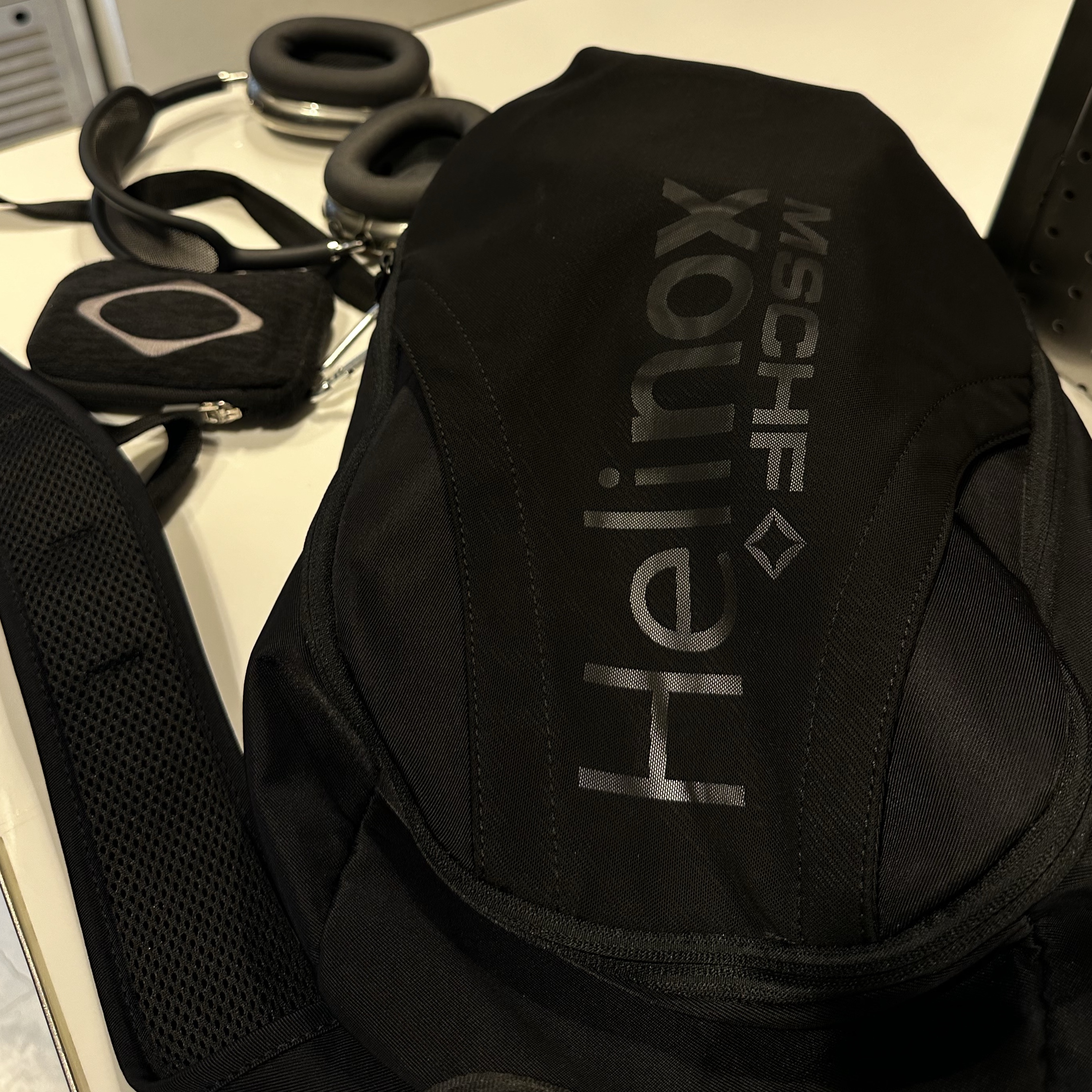 Mischief x Helinox Backpack Black, Mischief Rhombus Carabiner Mini Pouch Charcoal 착용 스타일