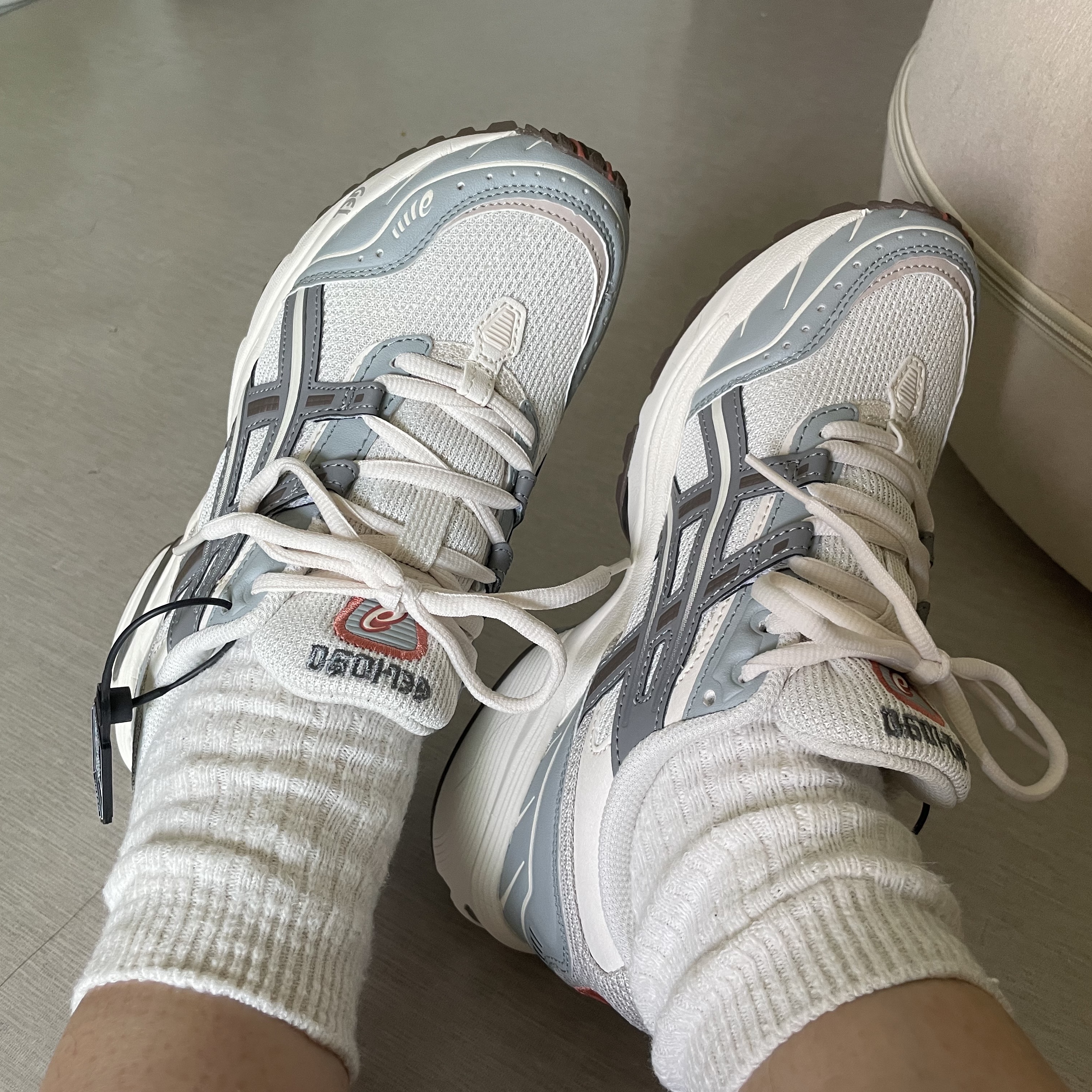 Asics Gel-1090 Blue Grey 착용 스타일 - 1