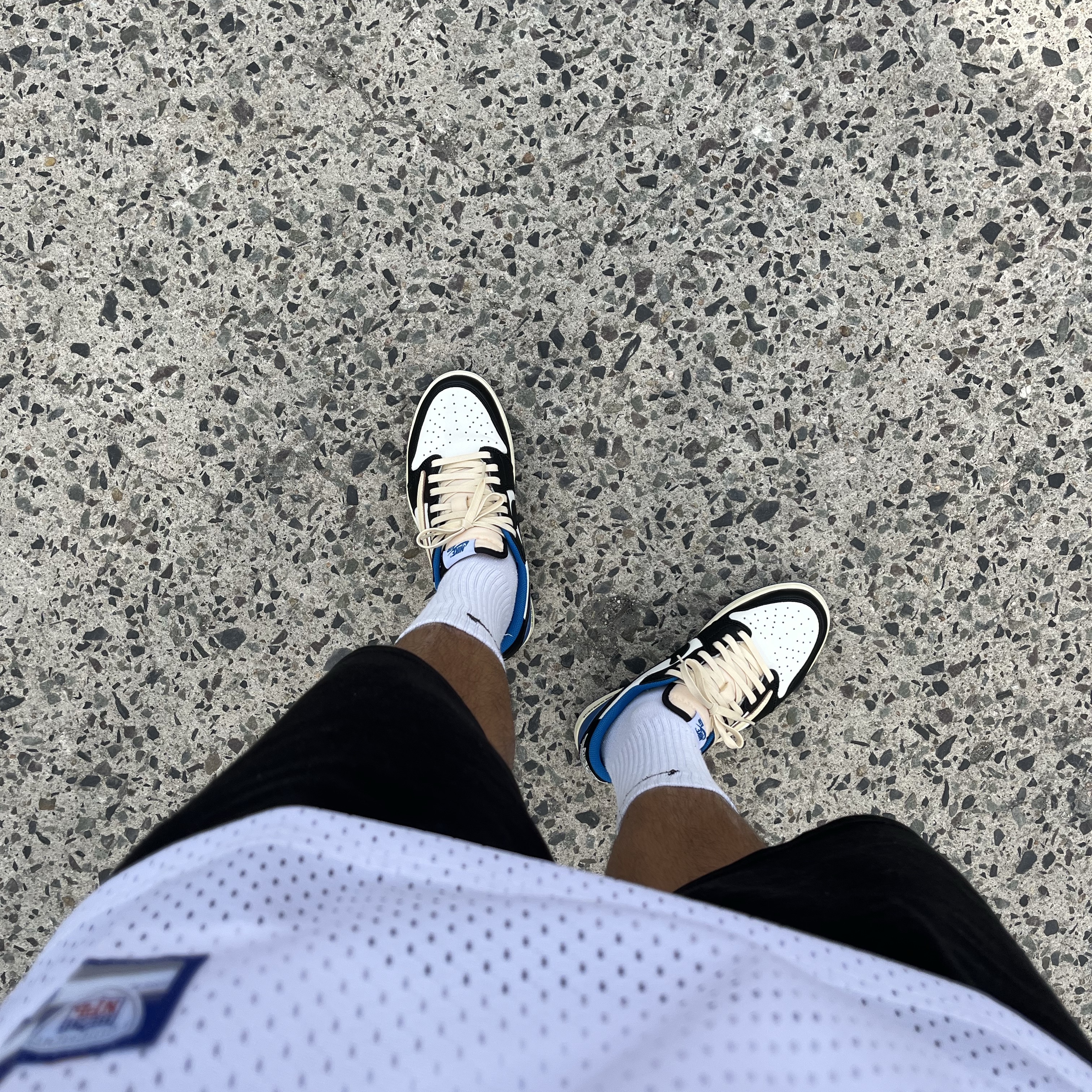 Jordan 1 x Travis Scott x Fragment Retro Low OG SP Military Blue 착용 스타일 - 1