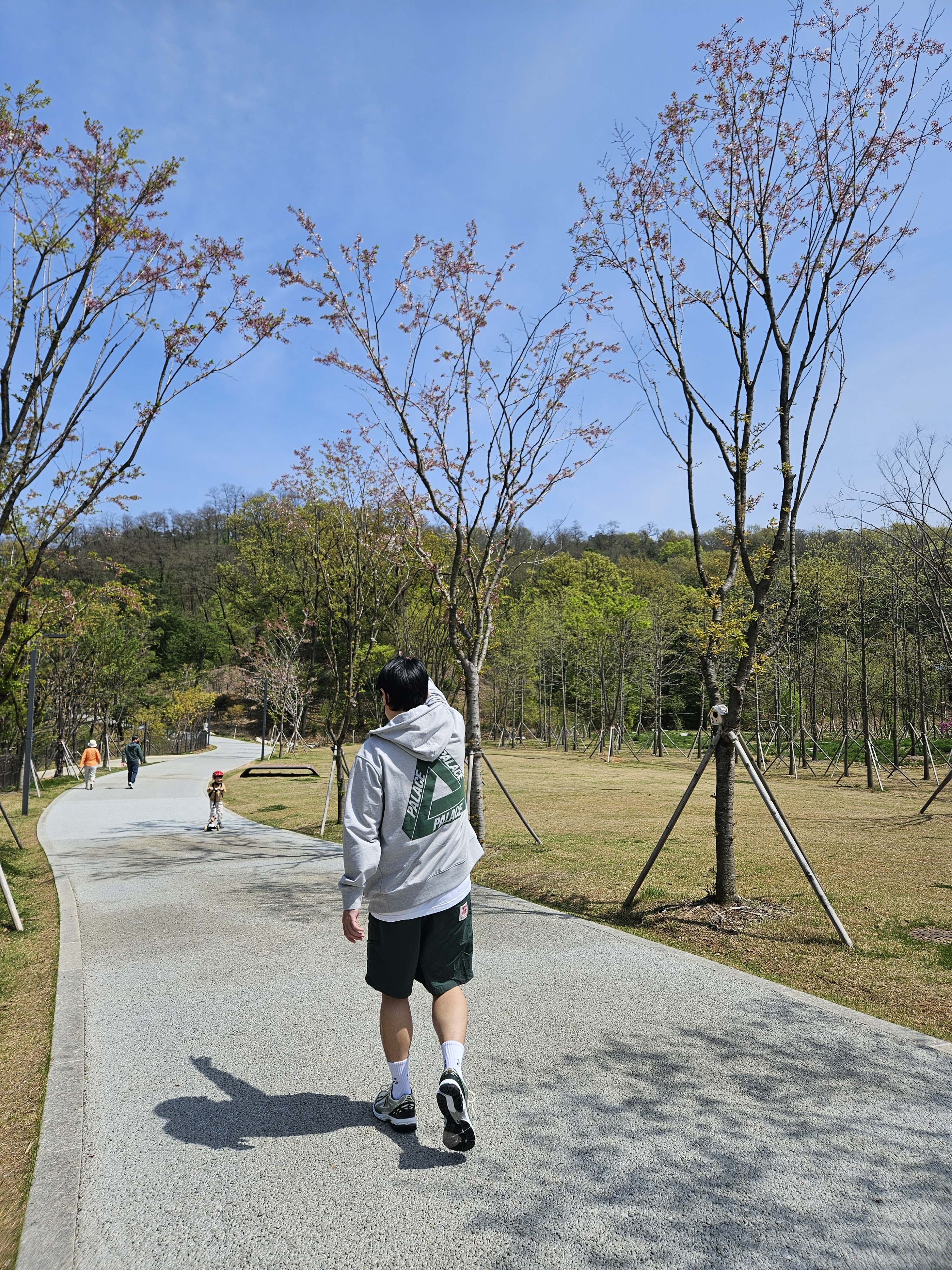 Palace Tri-Puff Print Zip Hood Grey Marl - 23SS, IAB Studio Socks White (5 Pack) 착용 스타일 - 3
