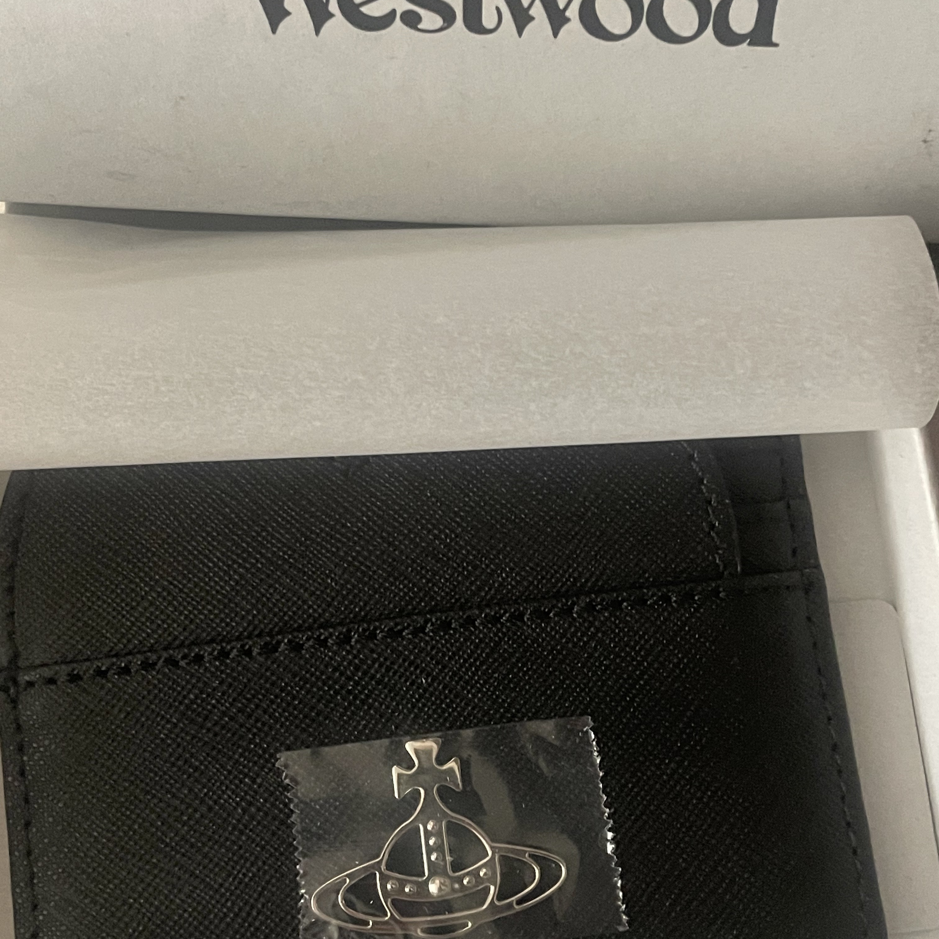 Vivienne Westwood Saffiano Debbie Heart Card Holder Black 착용 스타일