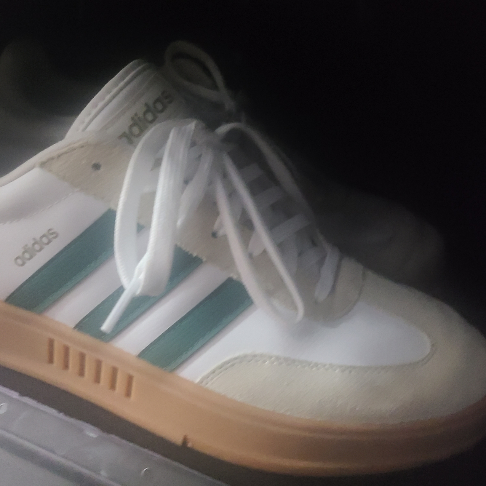 Adidas Gradas Cloud White Collegiate Green 착용 스타일