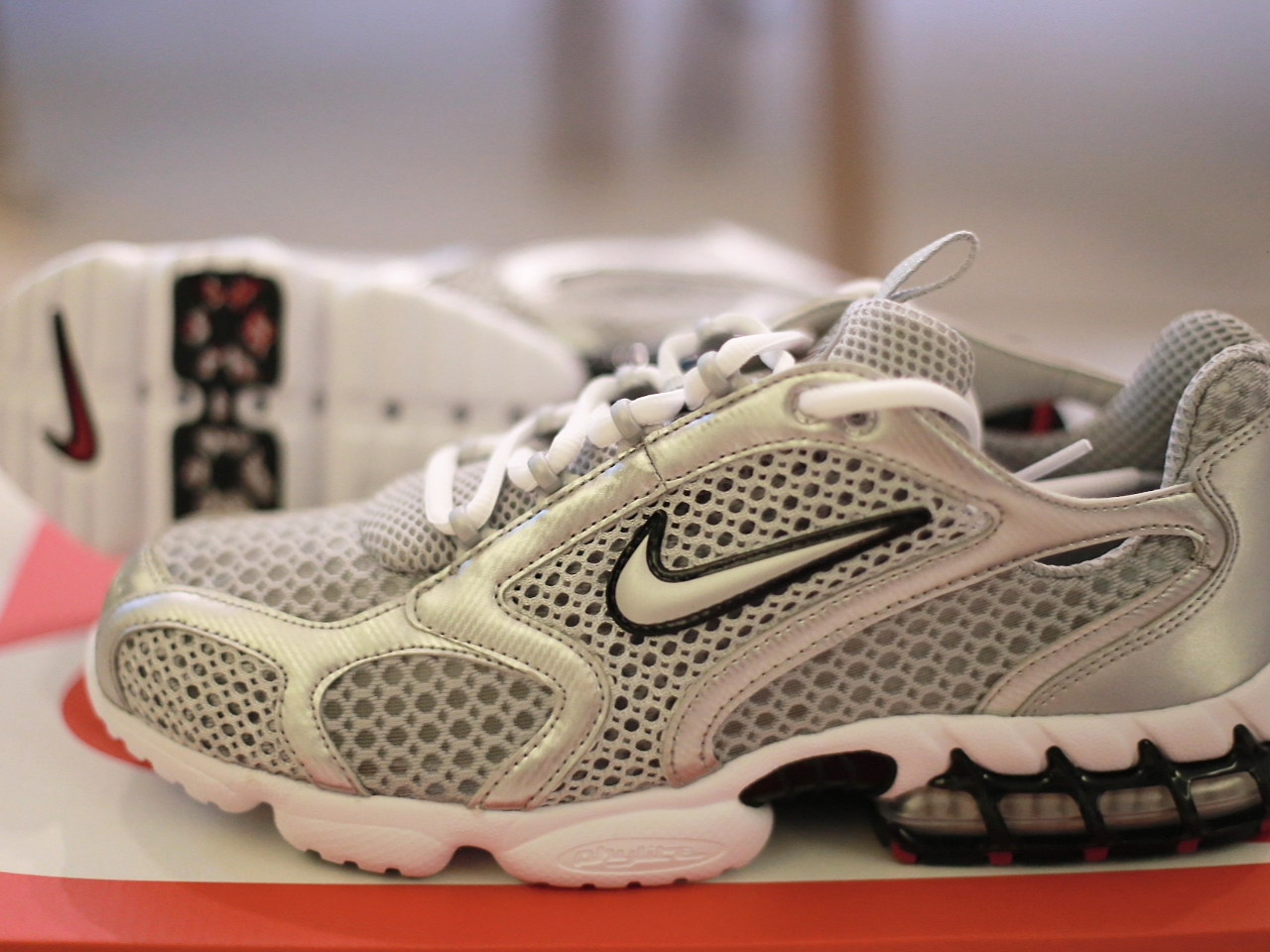 Nike Air Zoom Spiridon Cage 2 Metallic Silver 착용 스타일 - 4
