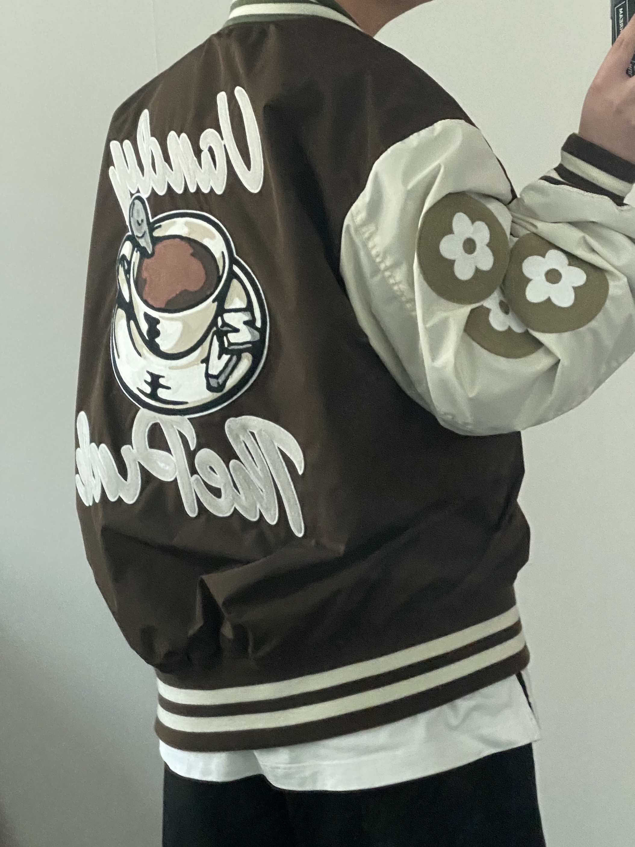 Vandy The Pink x Alpha Industries Bomber Jacket Lead Gray 착용 스타일