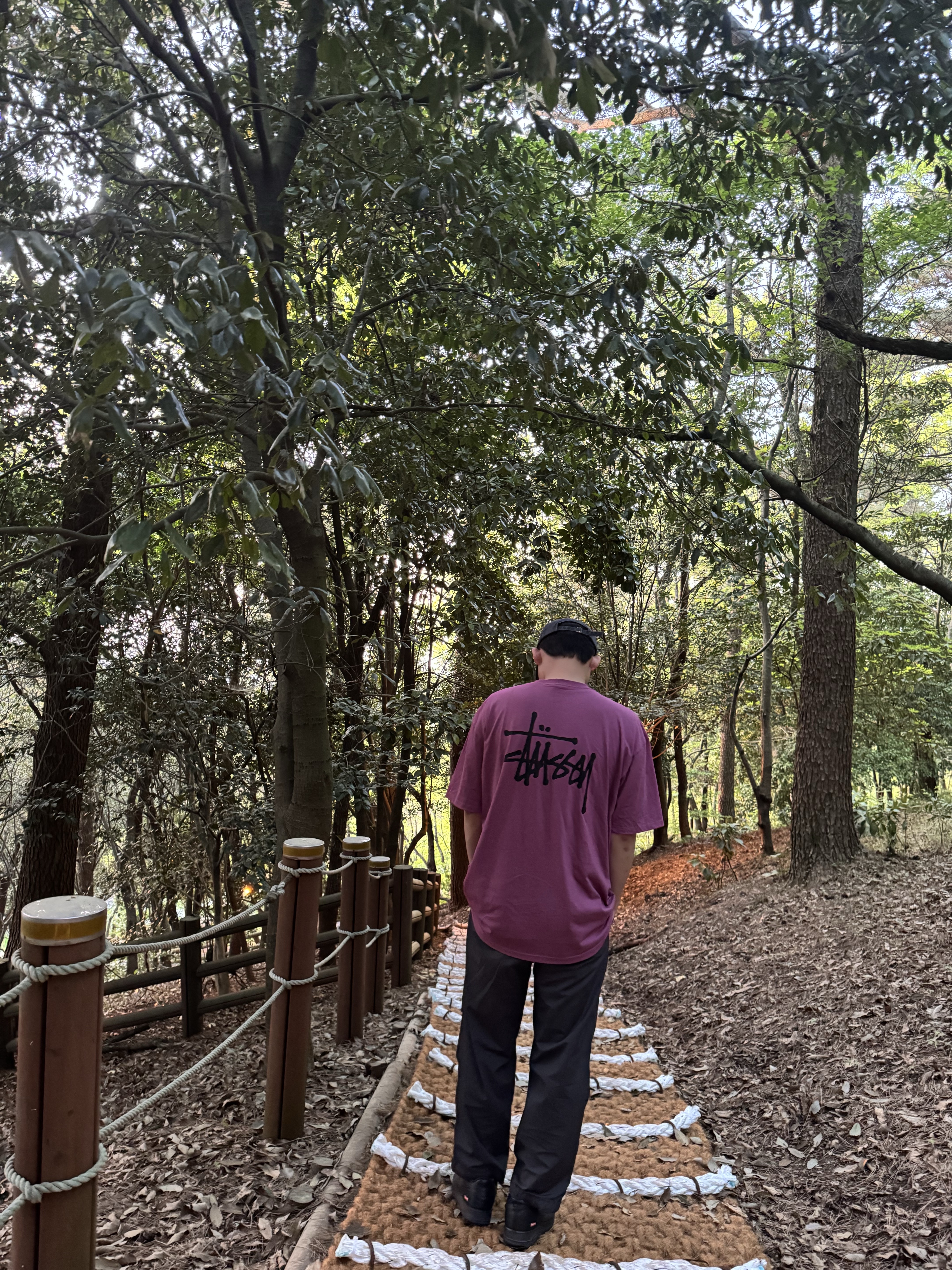 Stussy Basic Stussy T-Shirt Berry 2024, Nike x Supreme Air Force 1 Low Black 착용 스타일