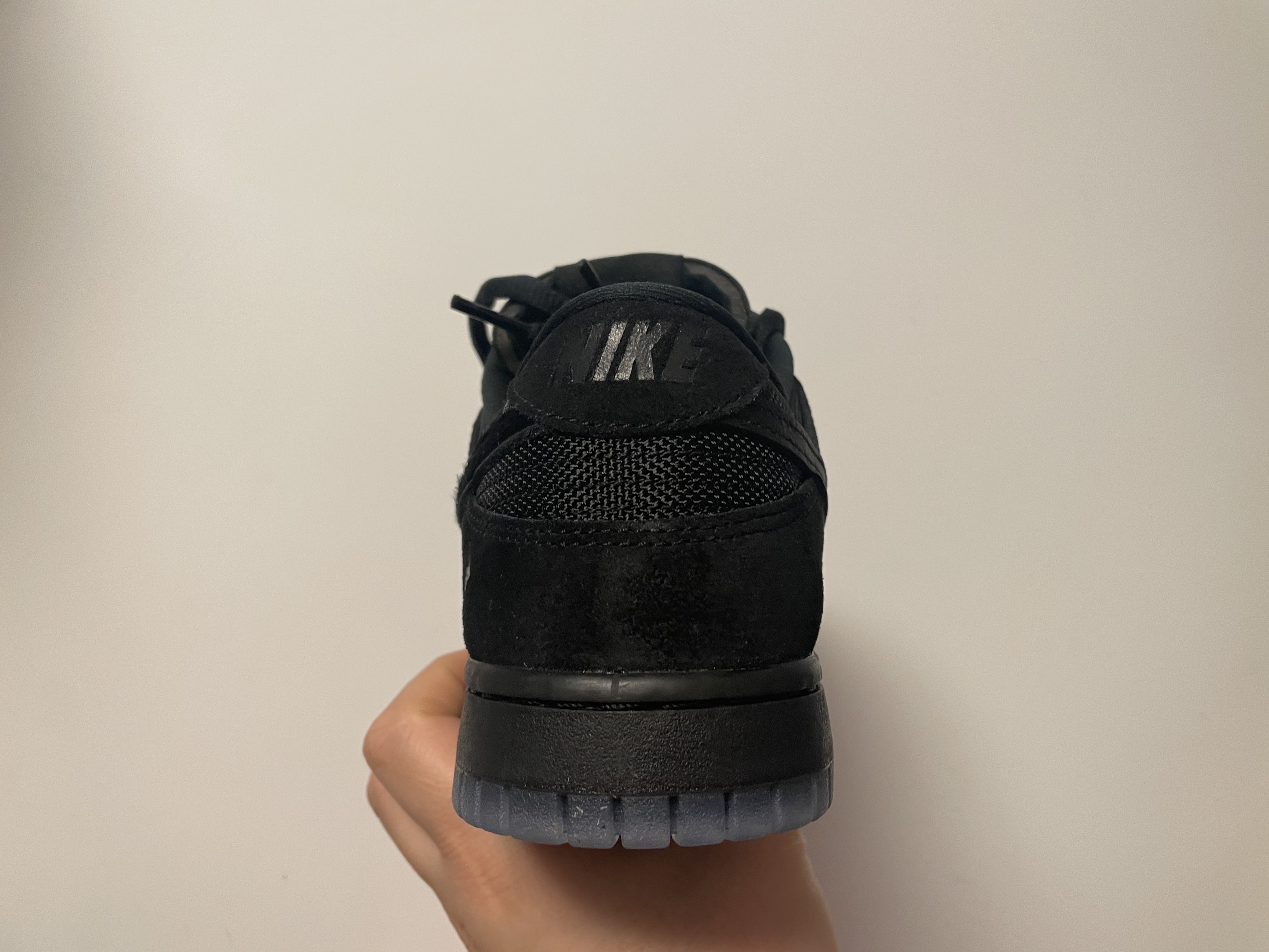 Nike x Undefeated Dunk Low SP 5 On It Black 착용 스타일 - 4