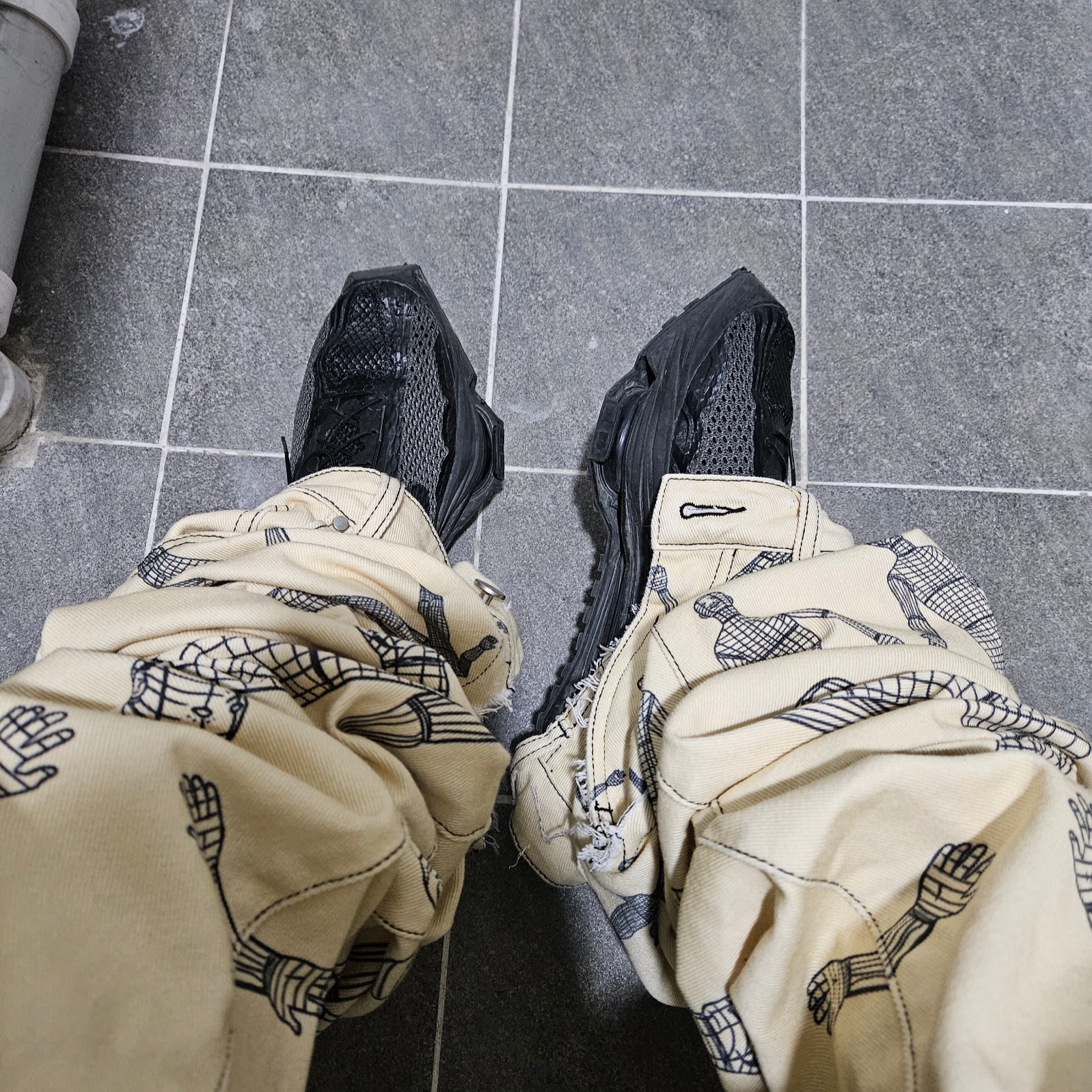 Nike x Matthew M Williams Zoom 004 Triple Black 착용 스타일 - 2