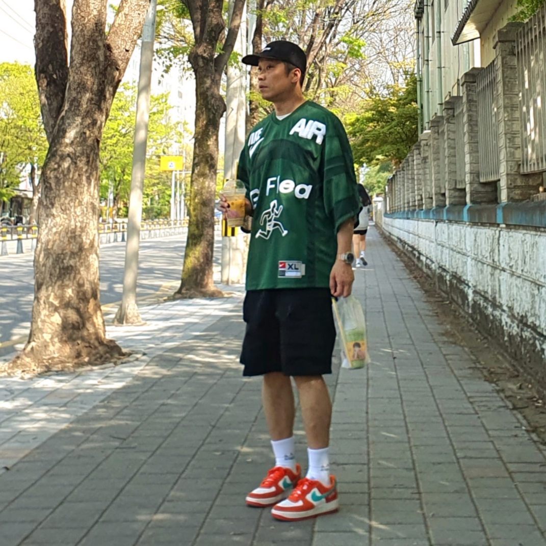 Nike Air Force 1 '07 LV8 Athletic Club Rush Orange Washed Teal, IAB Studio Socks White (5 Pack) 착용 스타일 - 2
