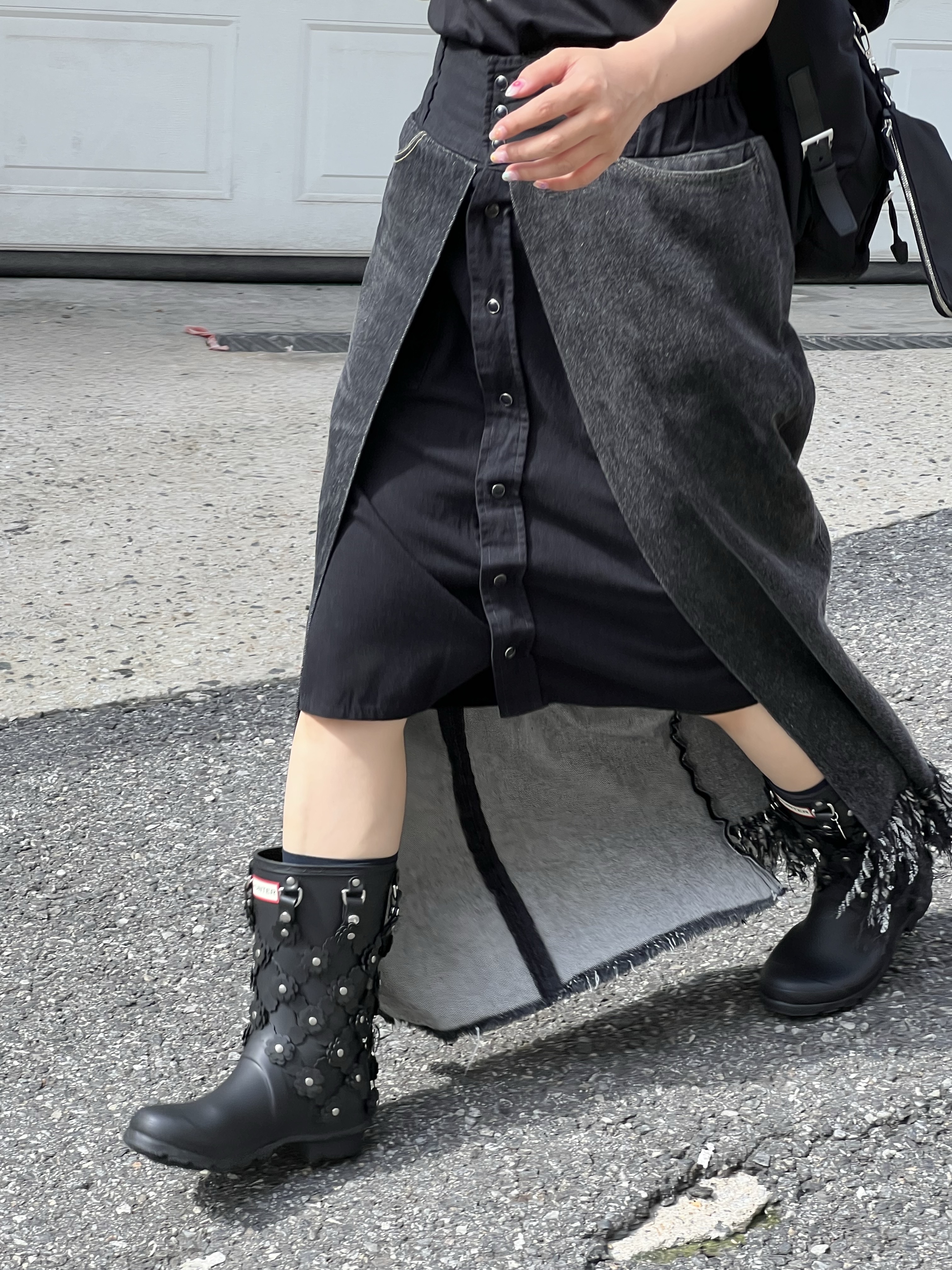 (W) Hunter x Noir Kei Ninomiya Floral Wellington Rain Boots Black 착용 스타일 - 3