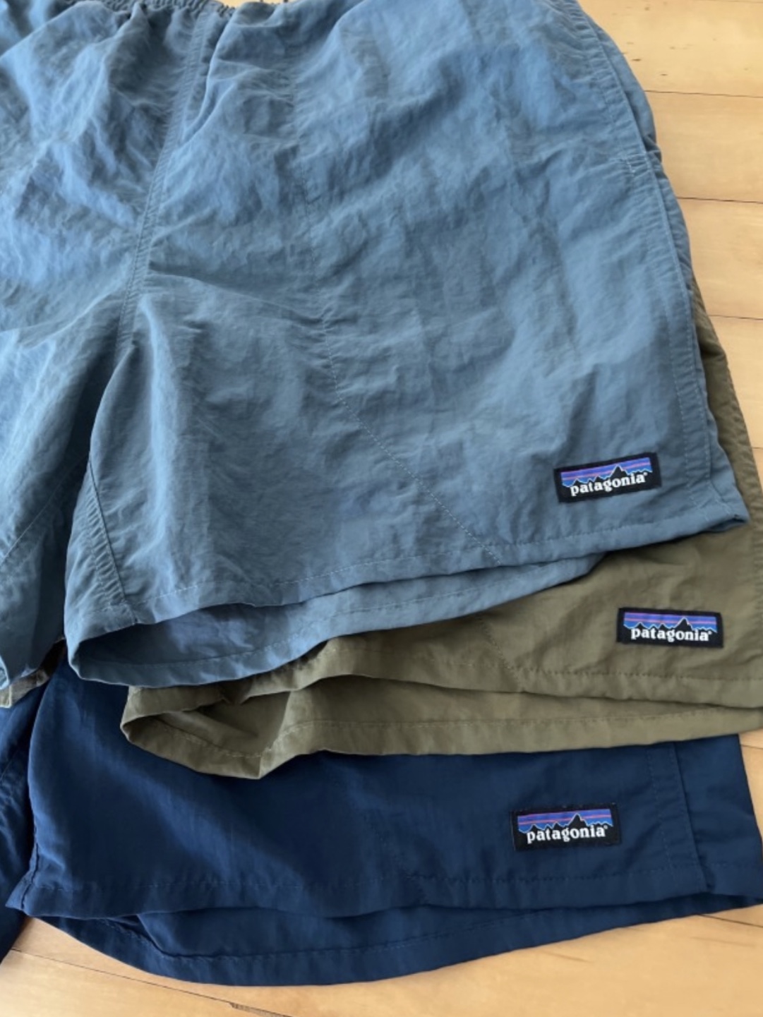 Patagonia Baggies Longs 7 Inch Dark Ash, Patagonia Baggies Longs 7 Inch Pigeon Blue 착용 스타일 - 1