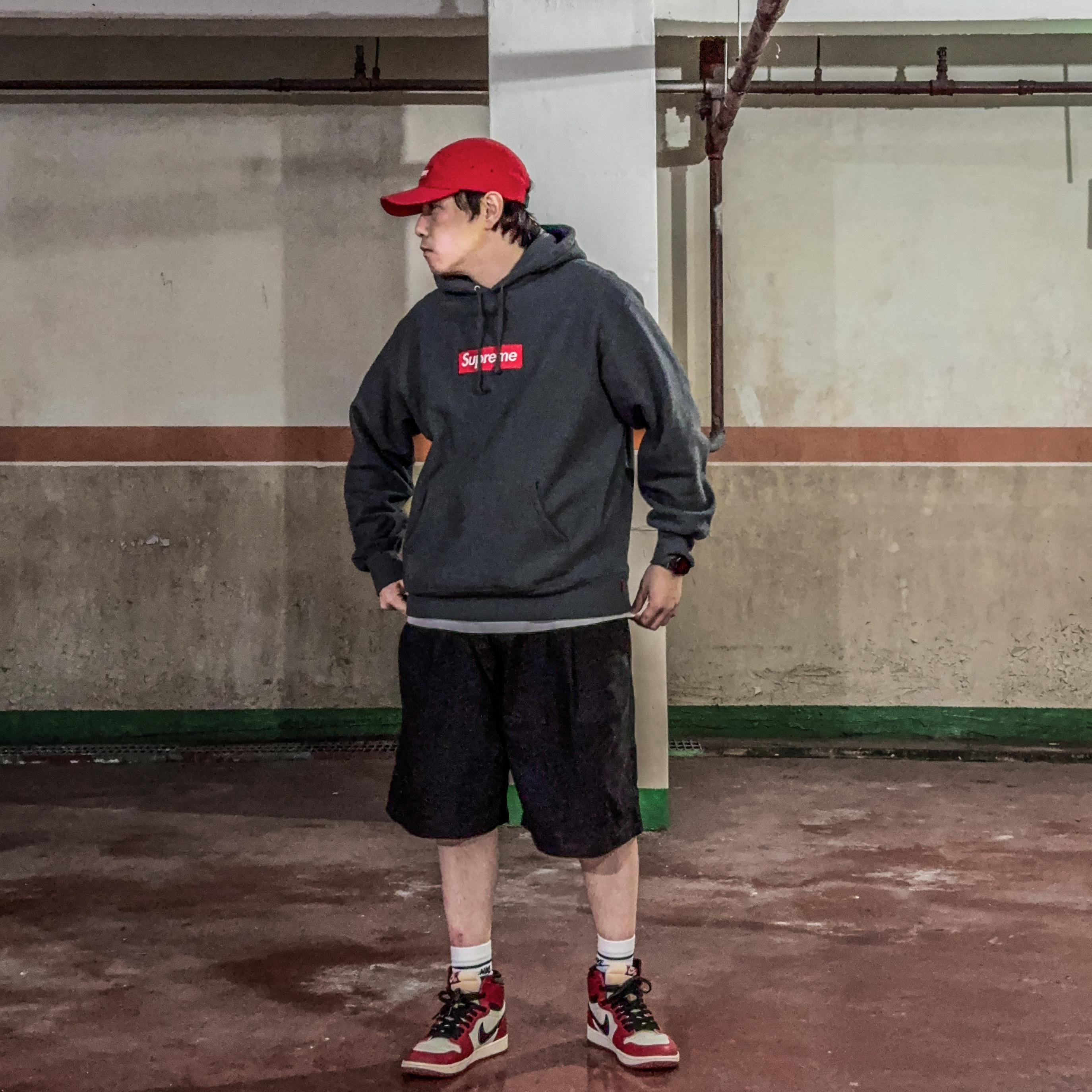 Supreme Military Camp Cap Red - 21FW, Supreme Box Logo Hooded Sweatshirt Charcoal - 21FW 착용 스타일