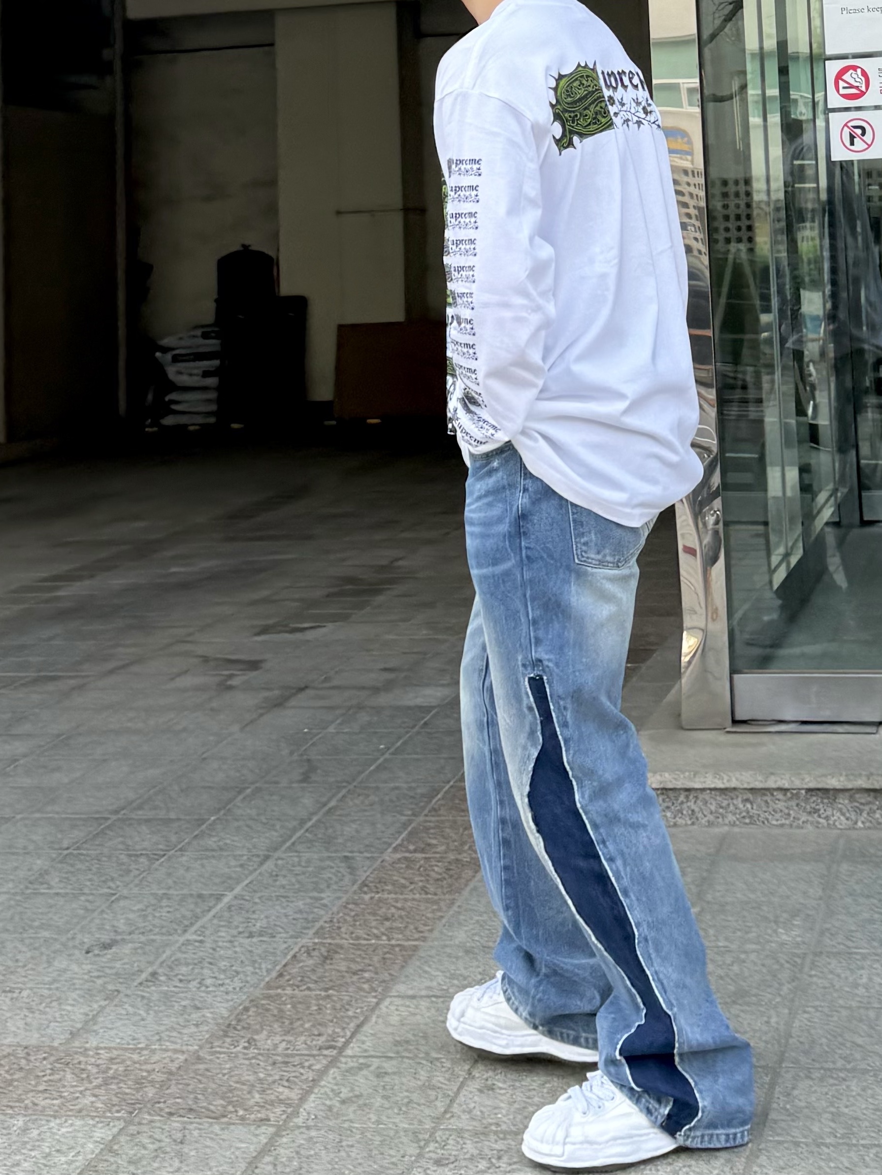 Supreme Saint Sebastian LS T-Shirt White - 24SS, Maison Mihara Yasuhiro Blakey OG Sole Canvas Low-top Sneakers White 착용 스타일 - 2