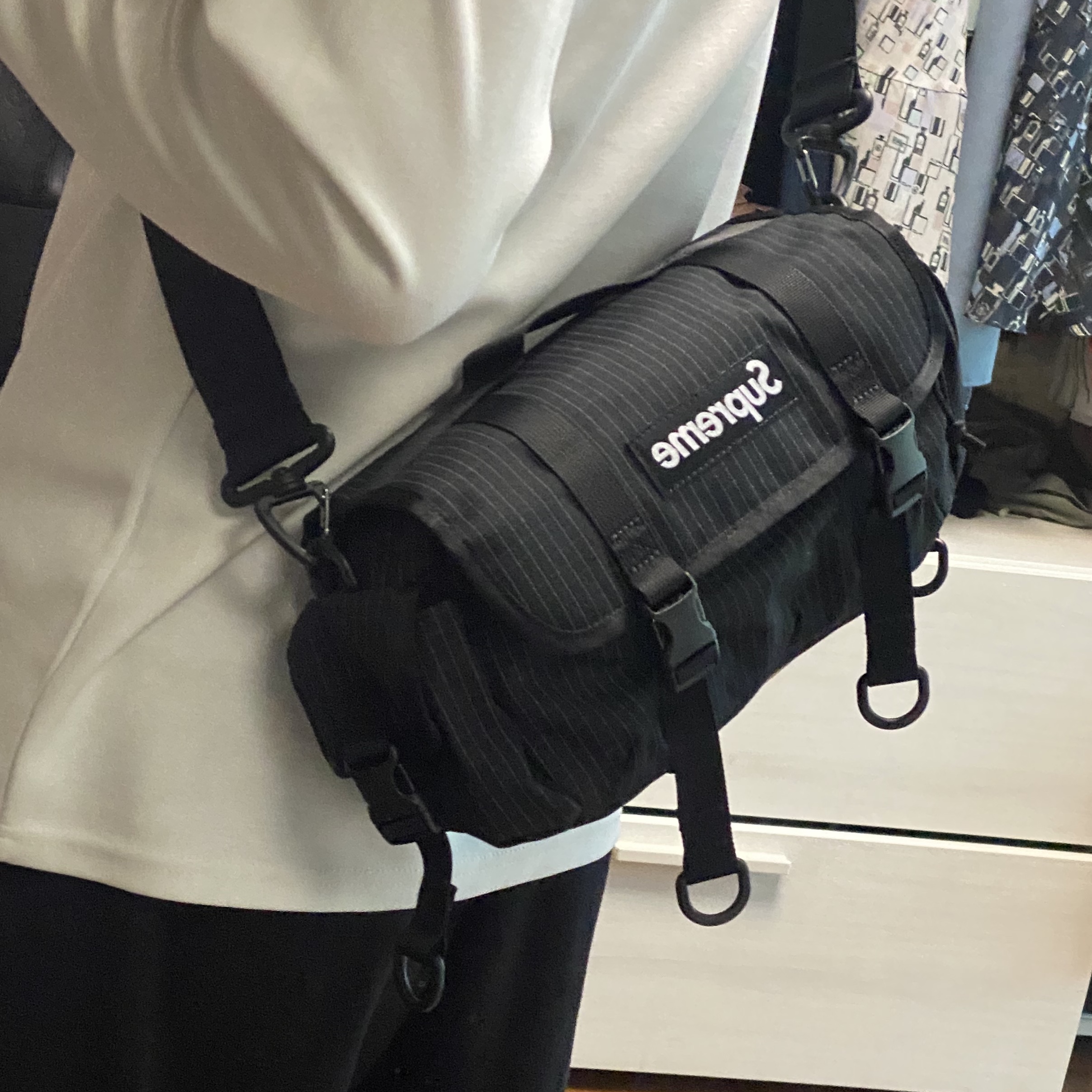 Supreme Mini Duffle Bag Black - 24SS 착용 스타일