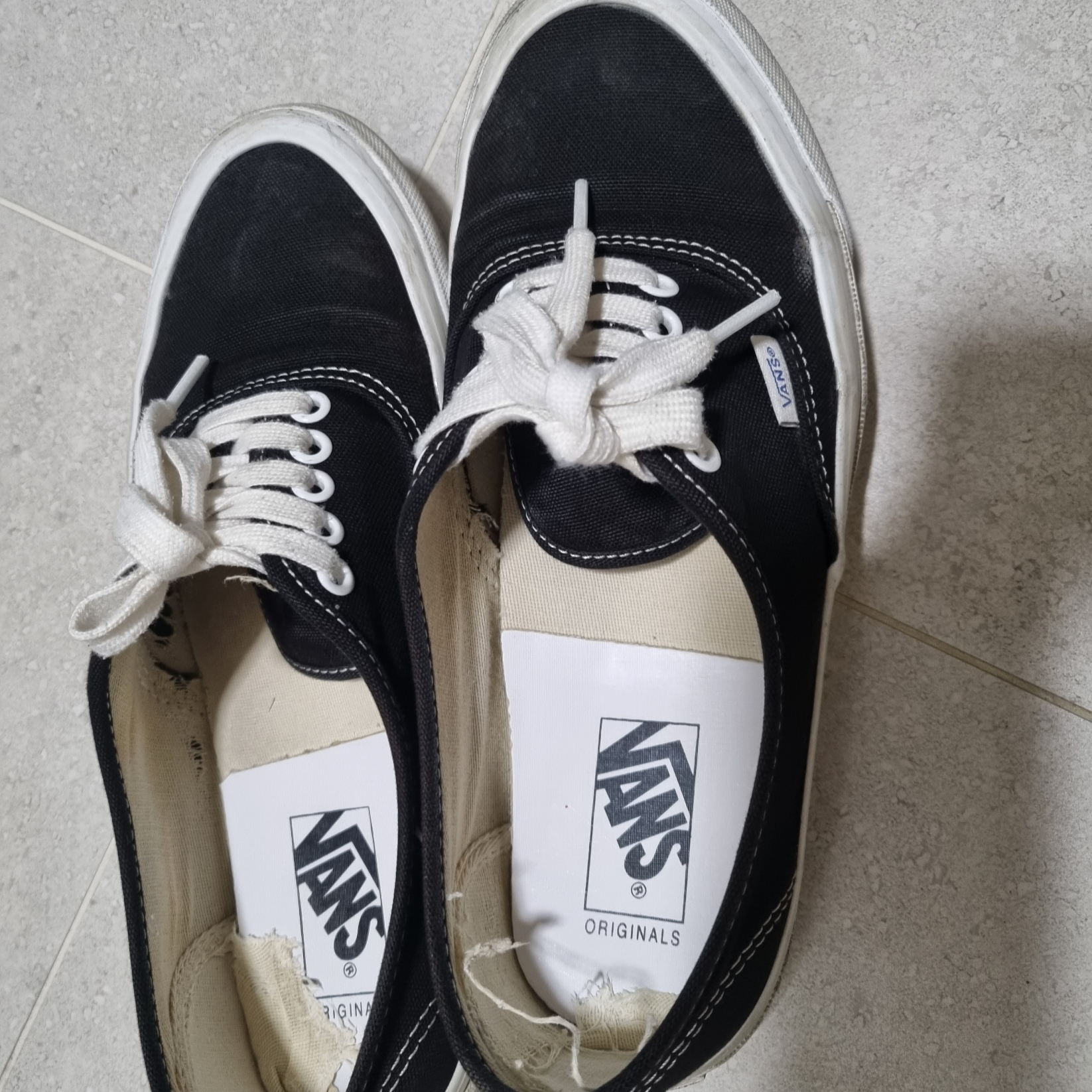 Vans Vault OG Authentic LX Black 착용 스타일