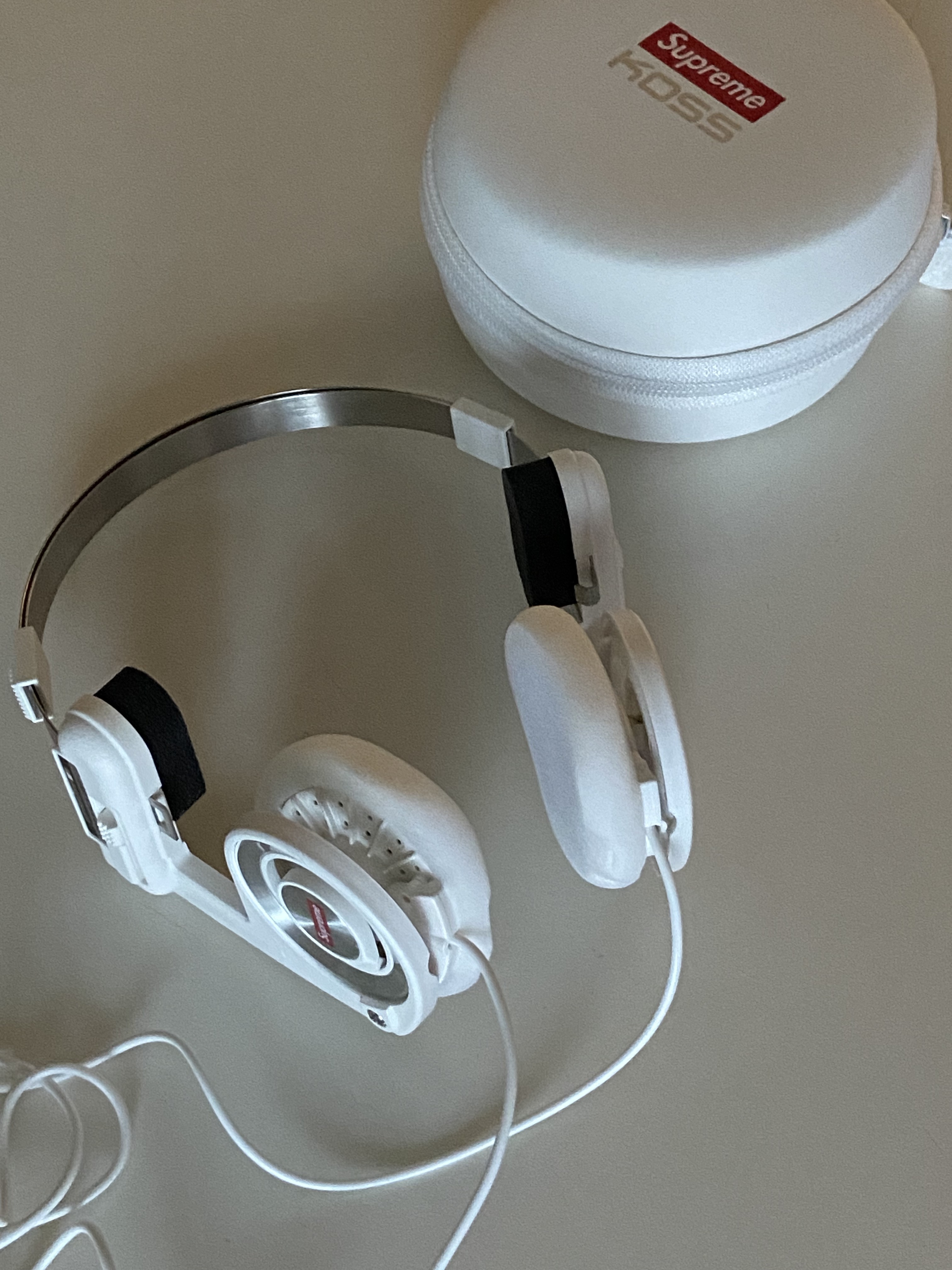 Supreme x Koss Portapro Headphones White - 23FW 착용 스타일