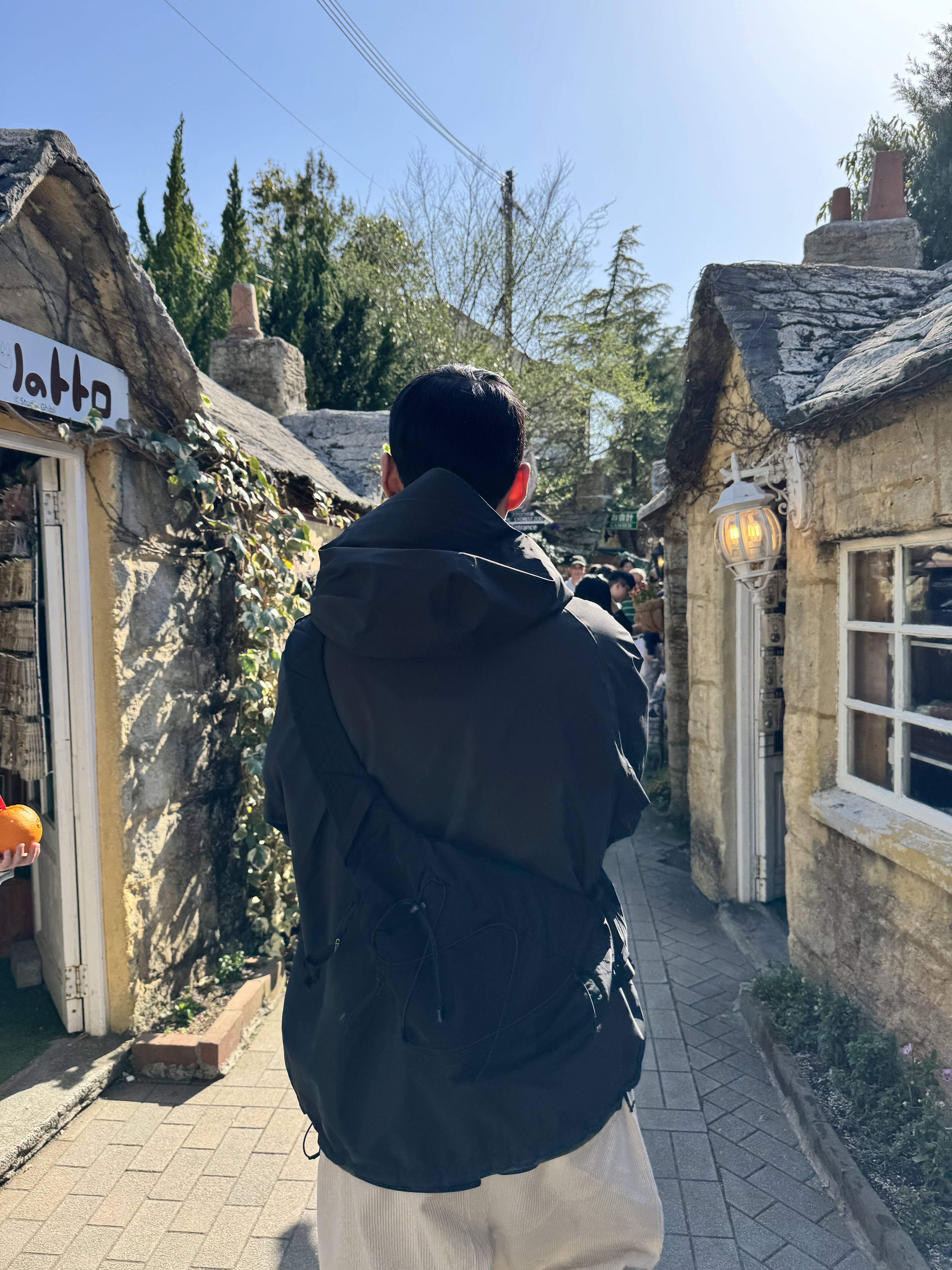 Palace Gore-Tex R-TEK Jacket Black - 23FW, C.P. Company Nylon B Crossbody Rucksack Black - 23FW 착용 스타일 - 2
