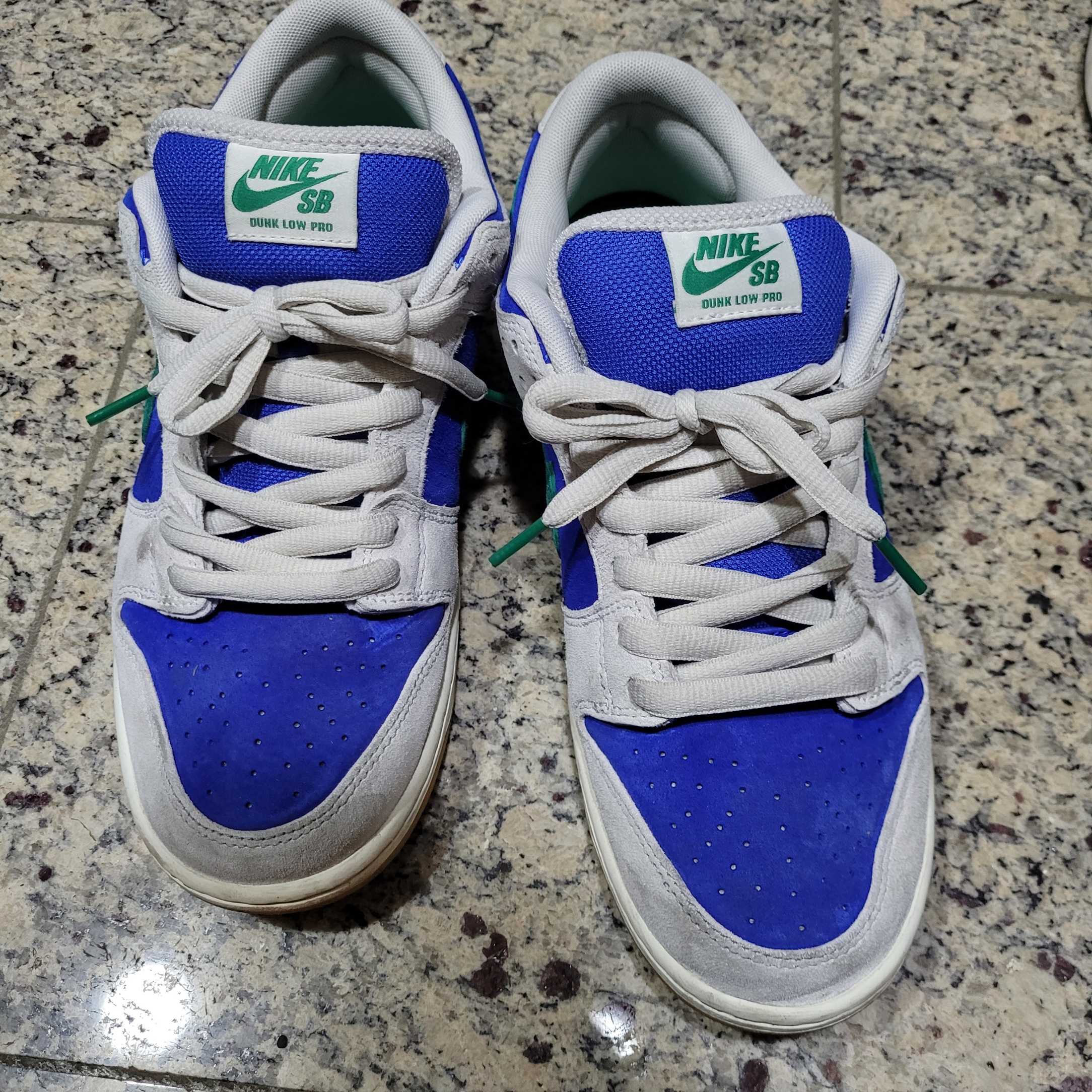 Nike SB Dunk Low Pro Phantom and Hyper Royal 착용 스타일 - 1