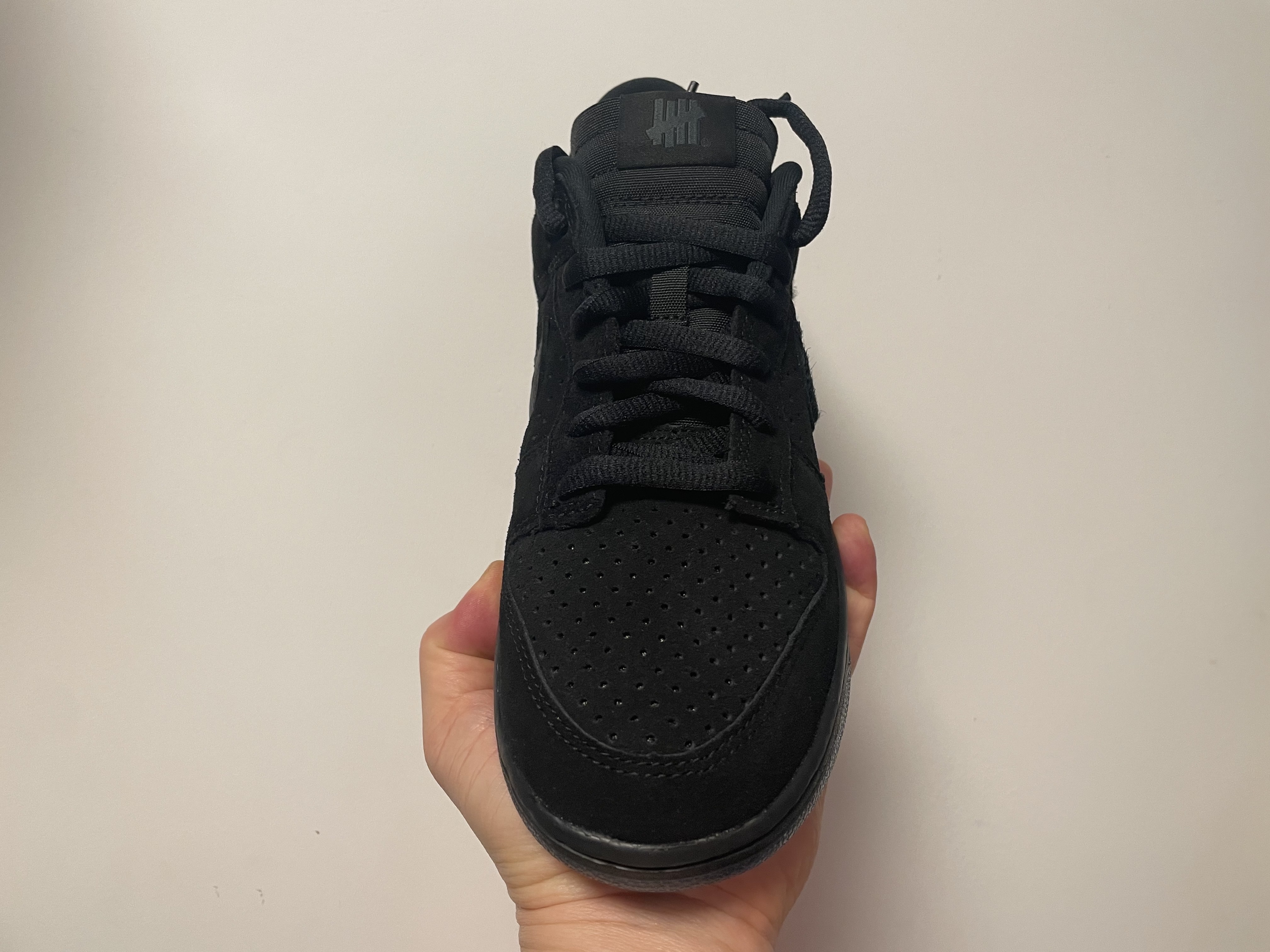 Nike x Undefeated Dunk Low SP 5 On It Black 착용 스타일 - 5