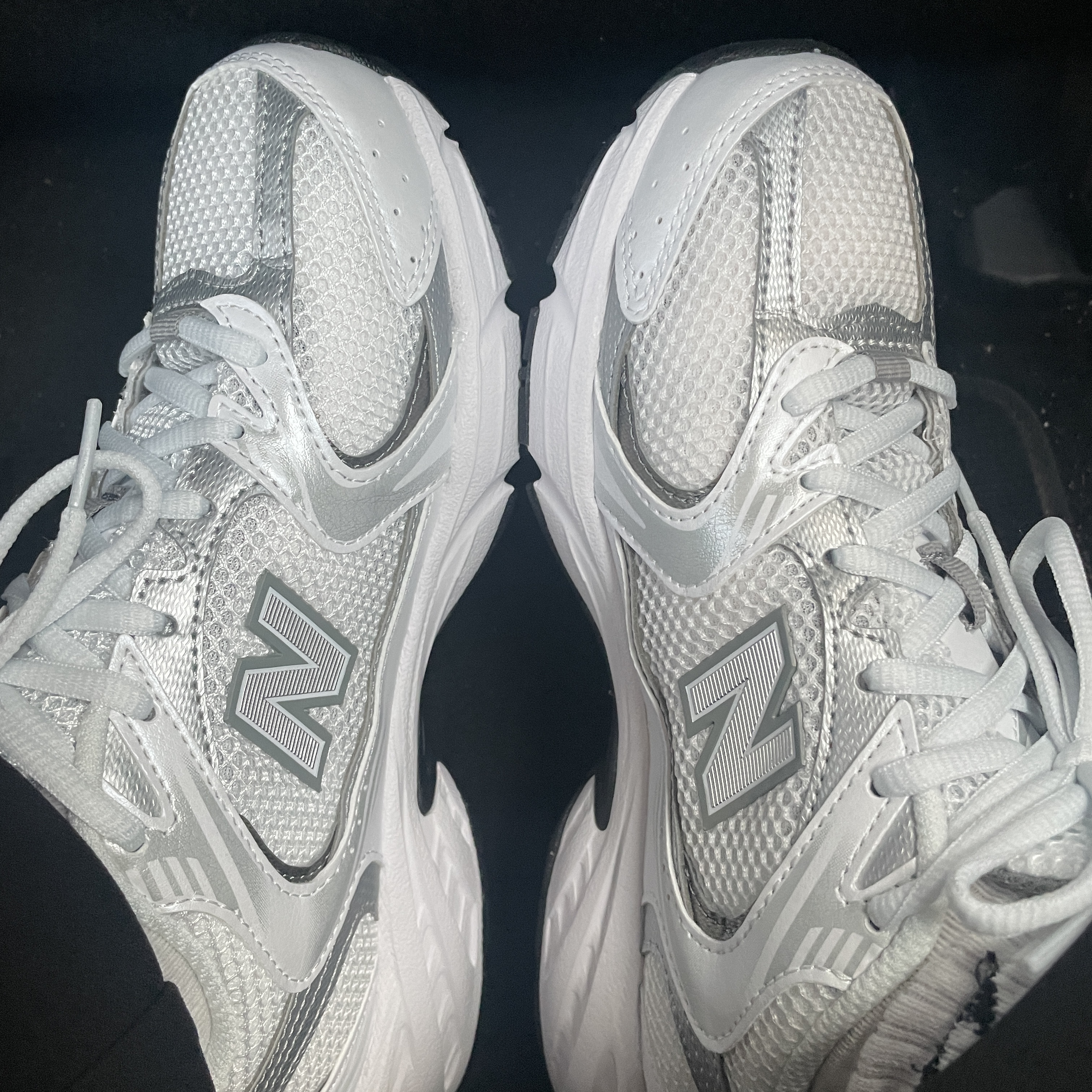 New Balance 530 White Silver 착용 스타일