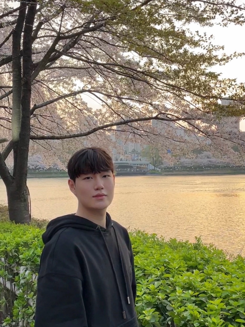 Wooyoungmi Flower Back Logo Hooded T-Shirt Black - 24SS 착용 스타일 - 1