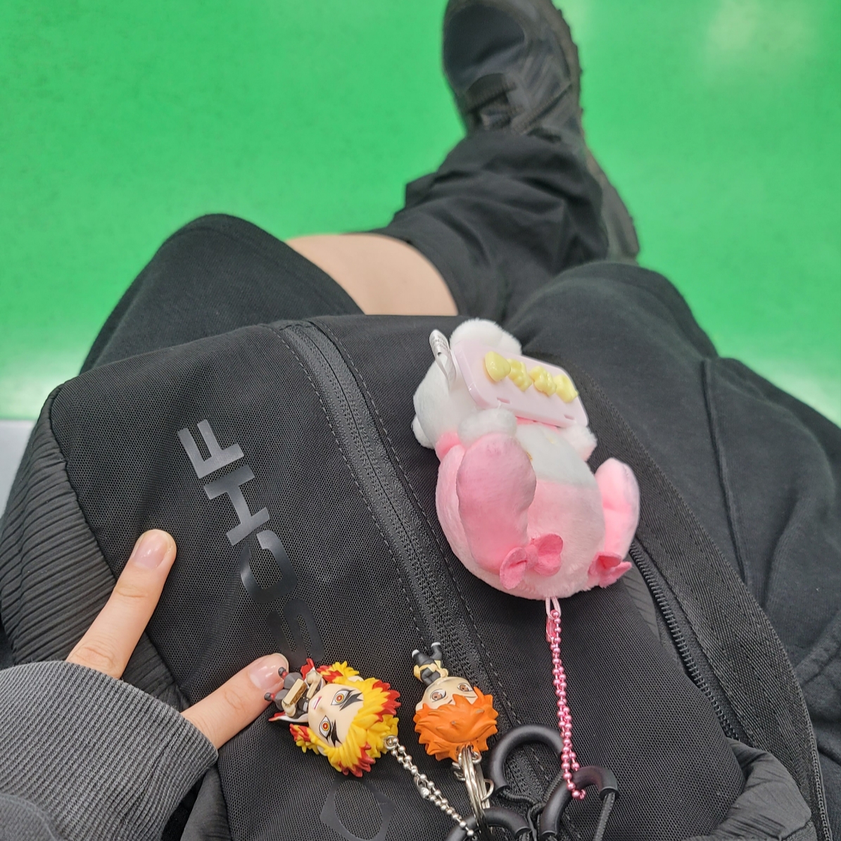 New Balance 410v5 Black - 2E Wide, Mischief 2Way Mesh Sling Bag Black 착용 스타일