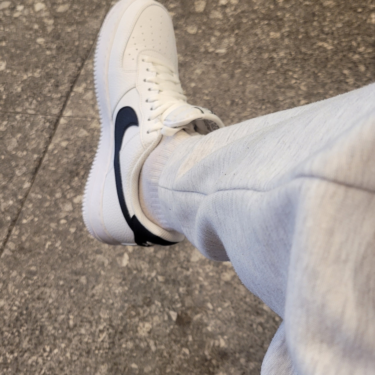 Nike Air Force 1 '07 White Black 착용 스타일