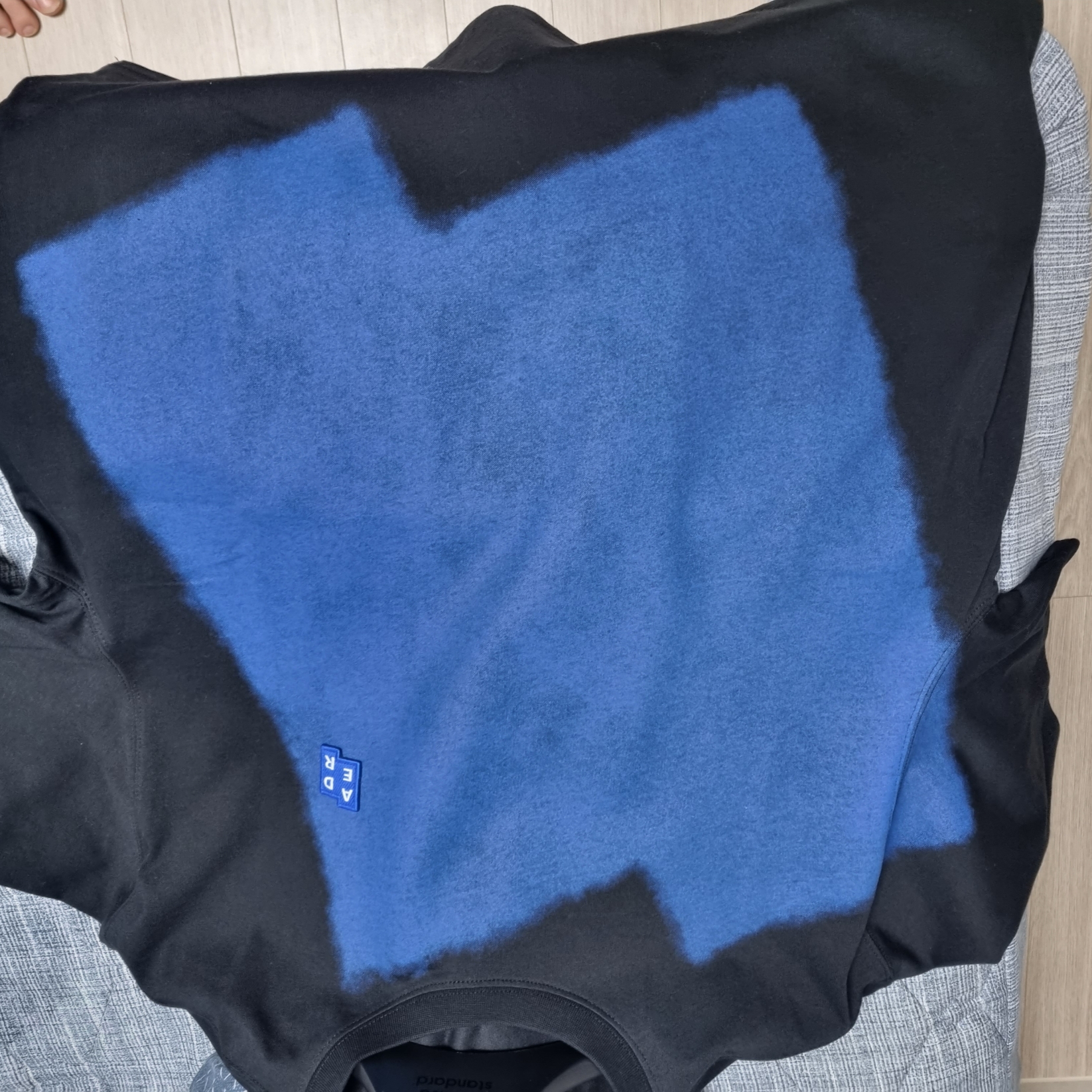 Ader Error Sig; TRS Tag T-Shirt 03 Black 착용 스타일