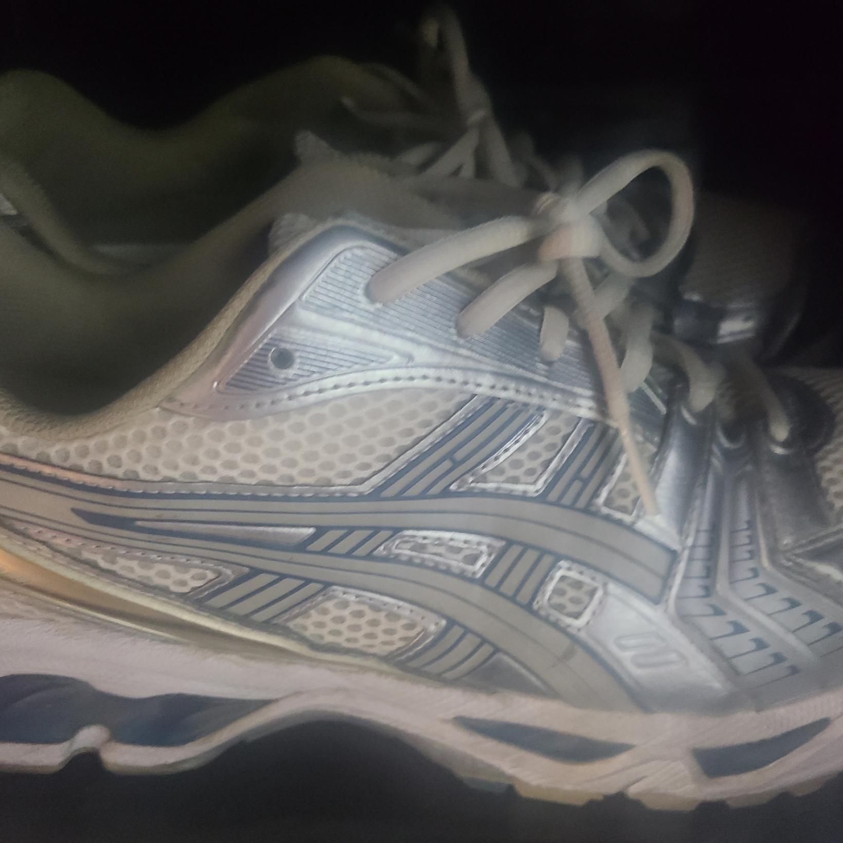 Asics Gel-Kayano 14 Cream Pure Silver 착용 스타일