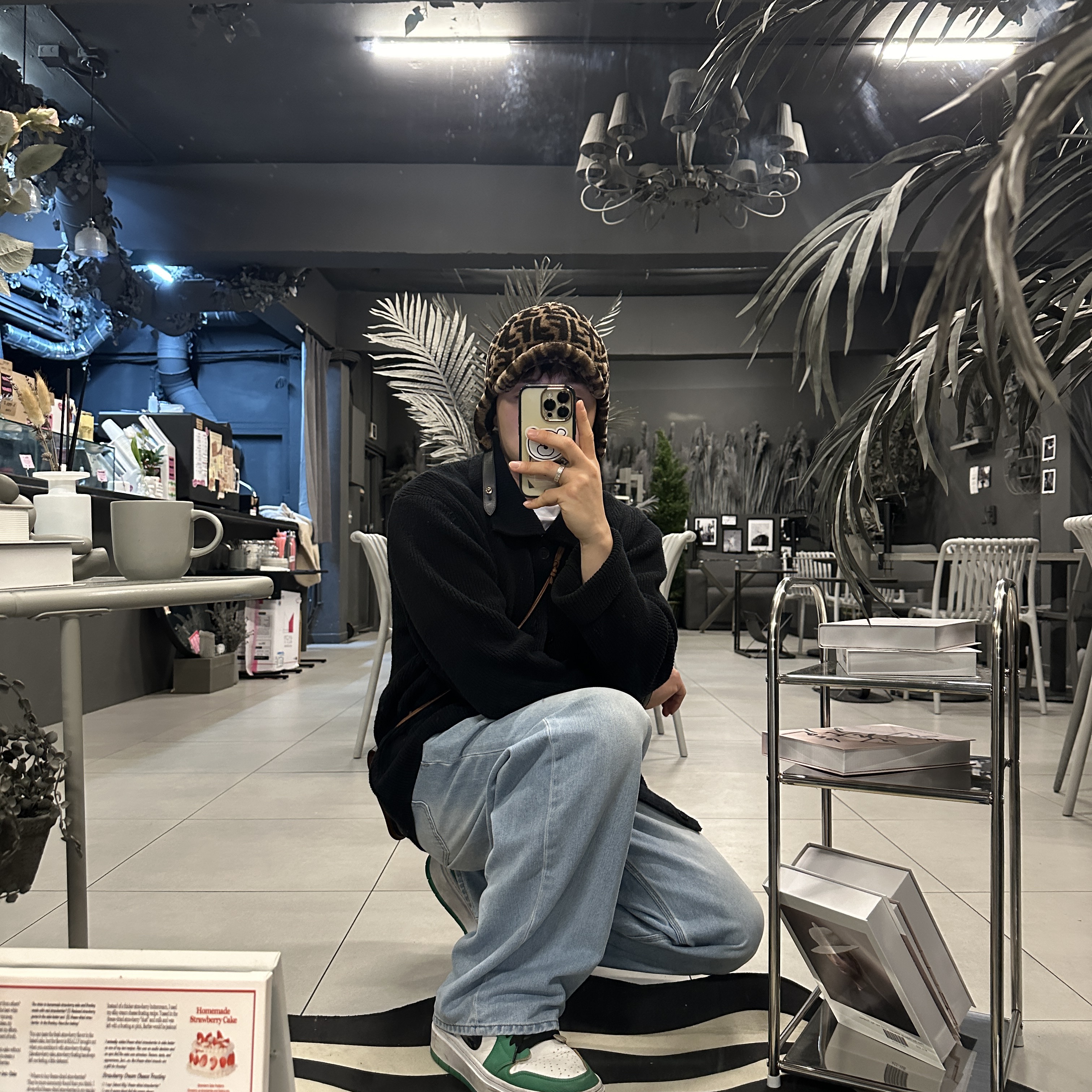 (W) Jordan 1 Elevate Low SE Lucky Green, COS Boucle-Knit Cardigan Navy 착용 스타일