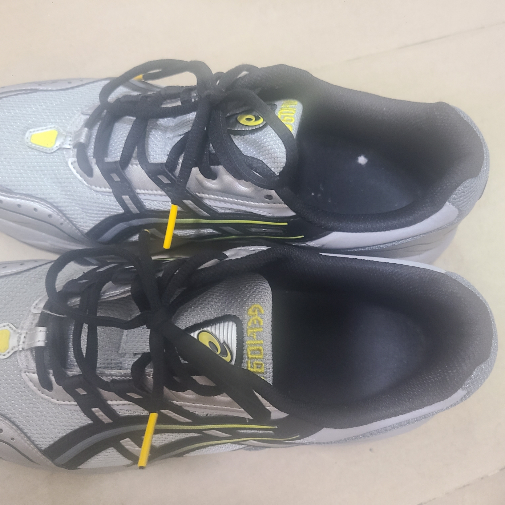 Asics Gel-1090 Mid Grey Black 착용 스타일