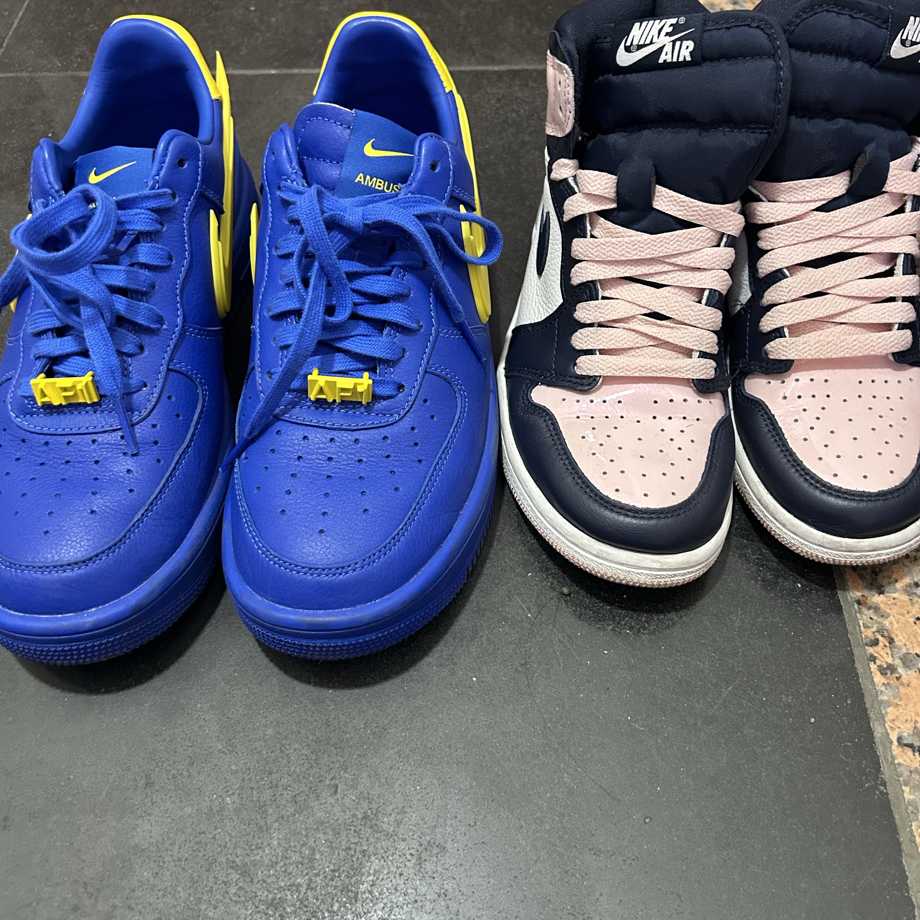 Nike x Ambush Air Force 1 Low SP Game Royal and Vivid Sulfur, (W) Jordan 1 Retro High OG Atmosphere 착용 스타일