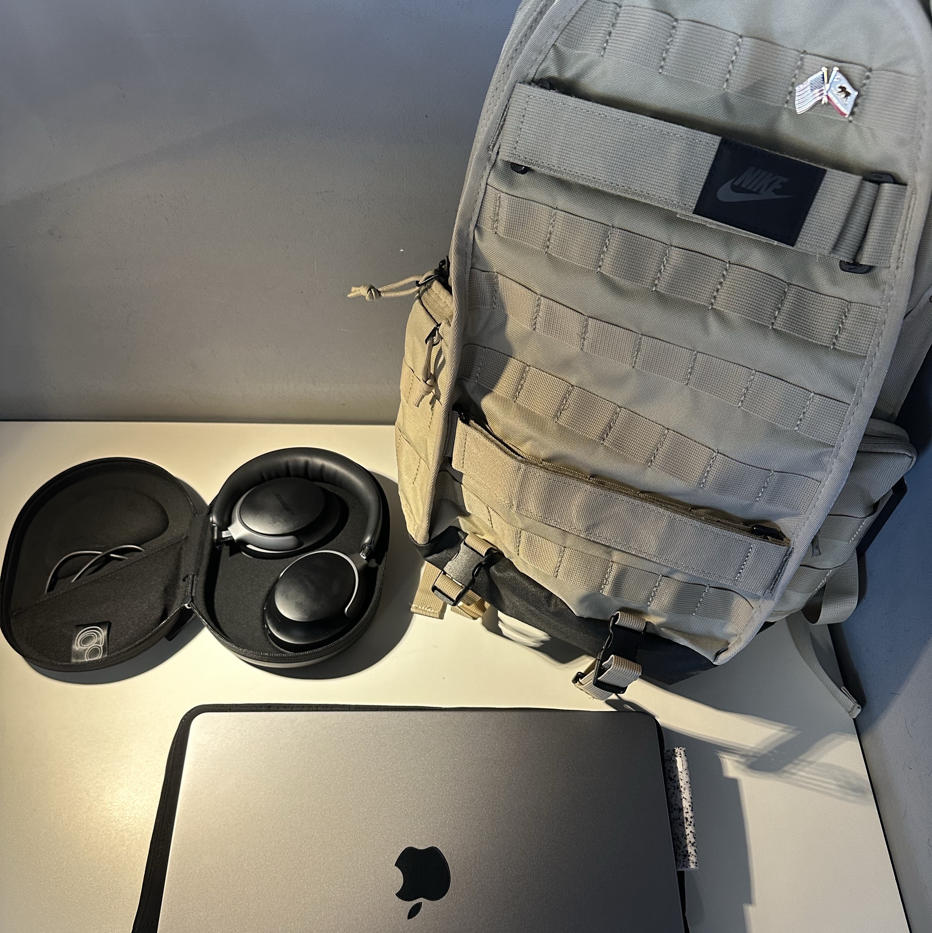 Apple 2023 MacBook Air 15 M2 256GB SSD / 8GB RAM Space Gray (Korean Ver.), BOSE QC Ultra Black (Korean Ver.) 착용 스타일 - 1