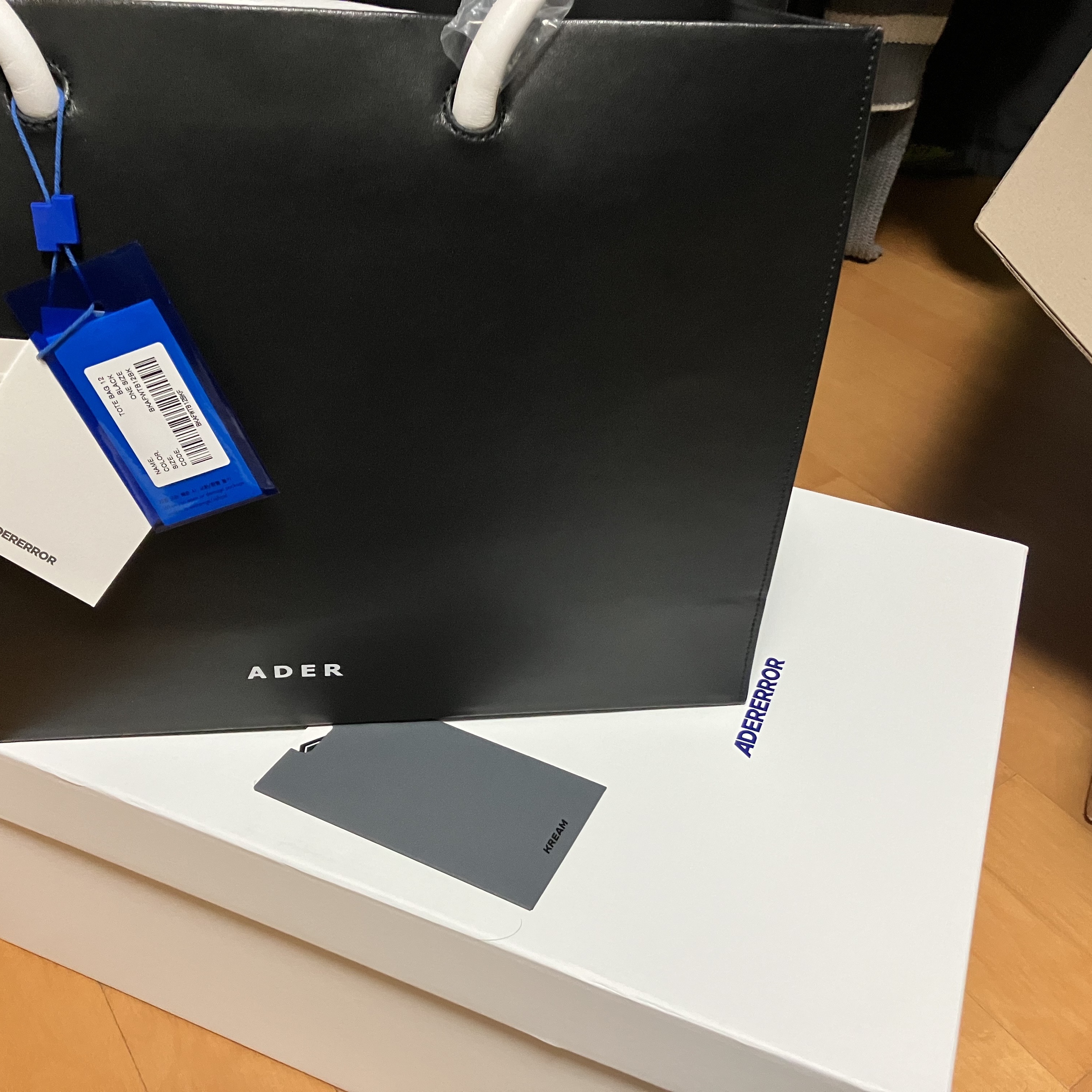 Ader Error Wide Shopper Bag Noir 착용 스타일