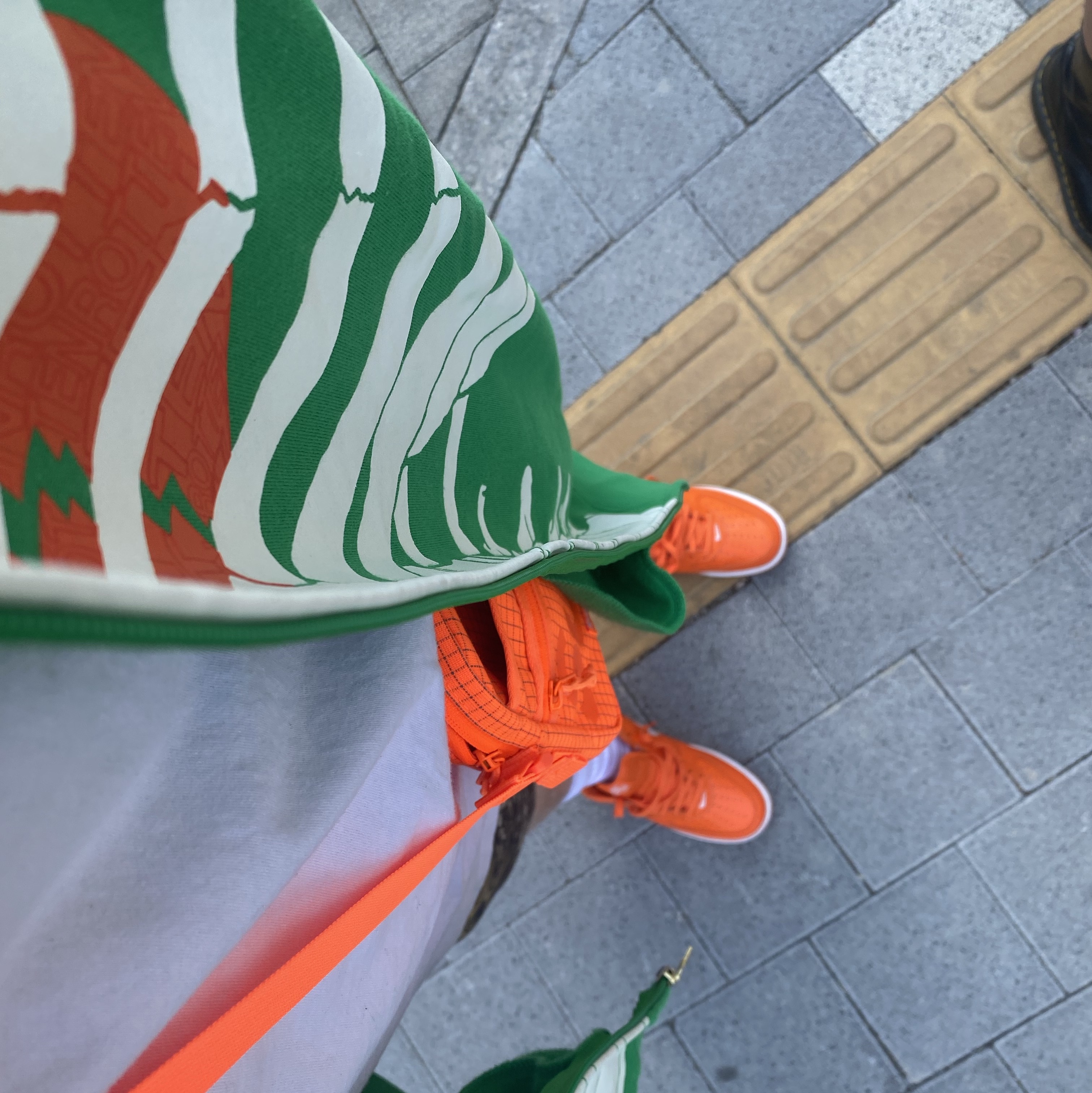 Nike Air Force 1 Low Retro Color of The Month Safety Orange, Supreme Shoulder Bag Orange - 24SS 착용 스타일 - 2