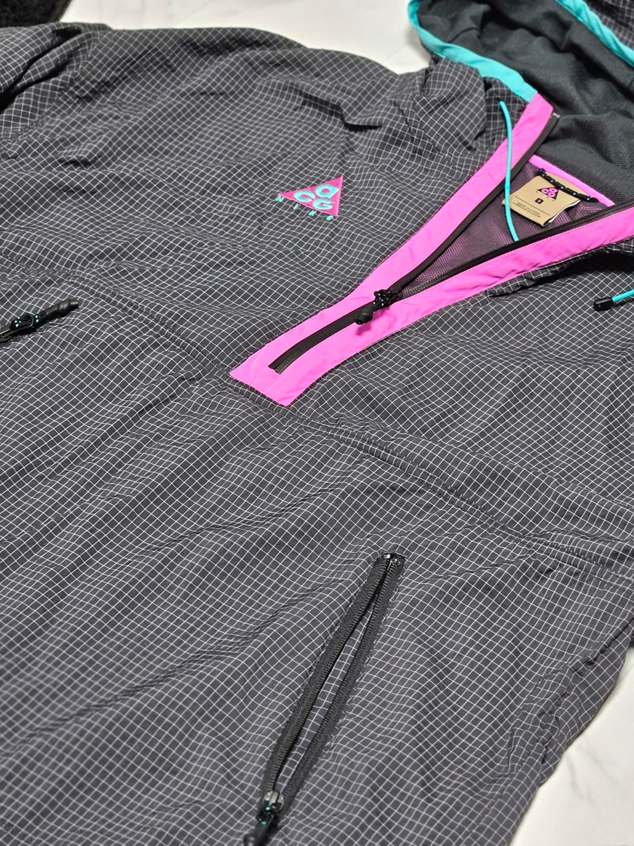 Nike ACG Woven Hooded Jacket Anthracite - US/EU 착용 스타일 - 8