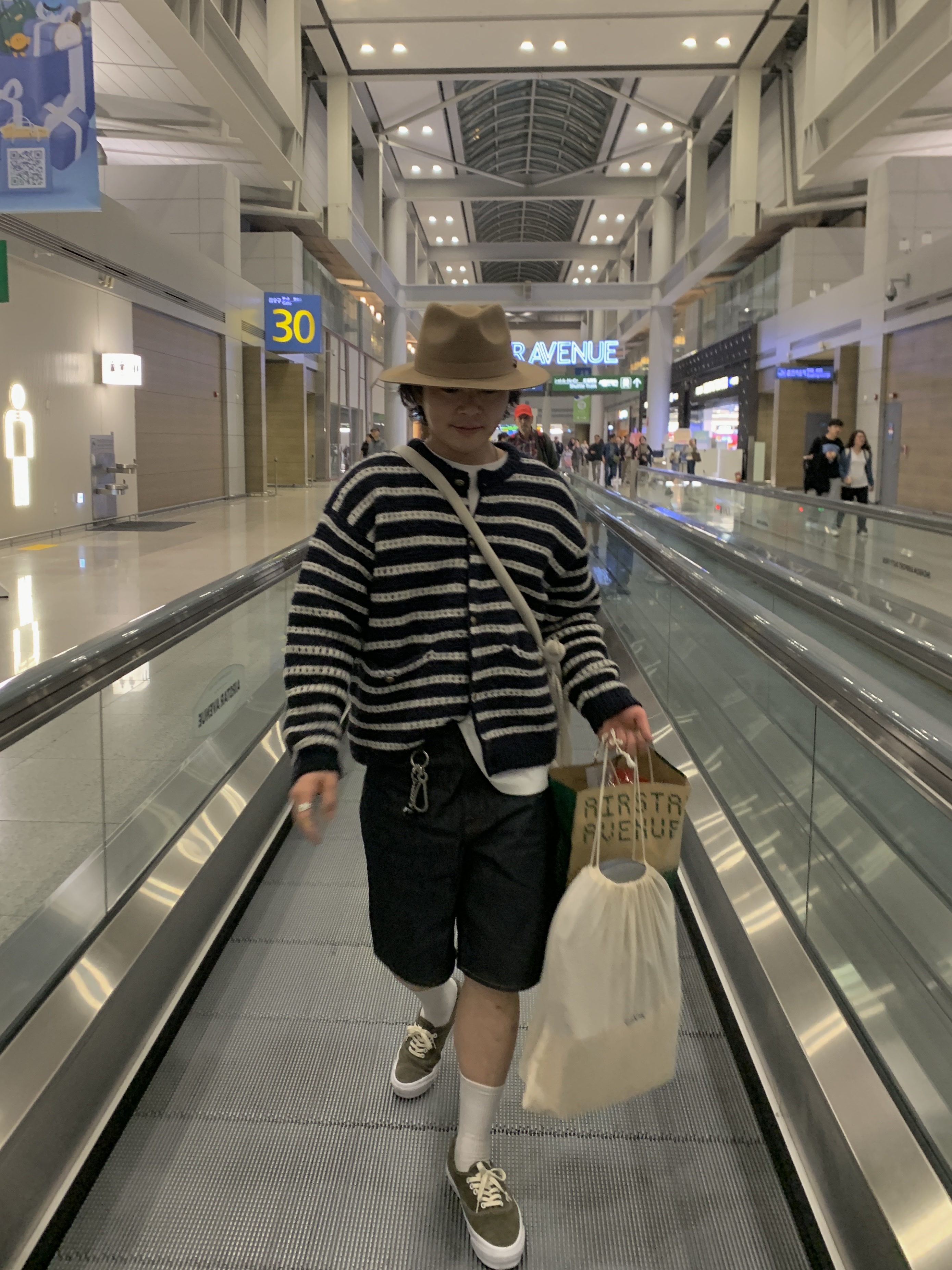 Stussy Denim Big OL' Shorts Raw, Vans Vault OG Authentic LX Suede Olive 착용 스타일 - 3