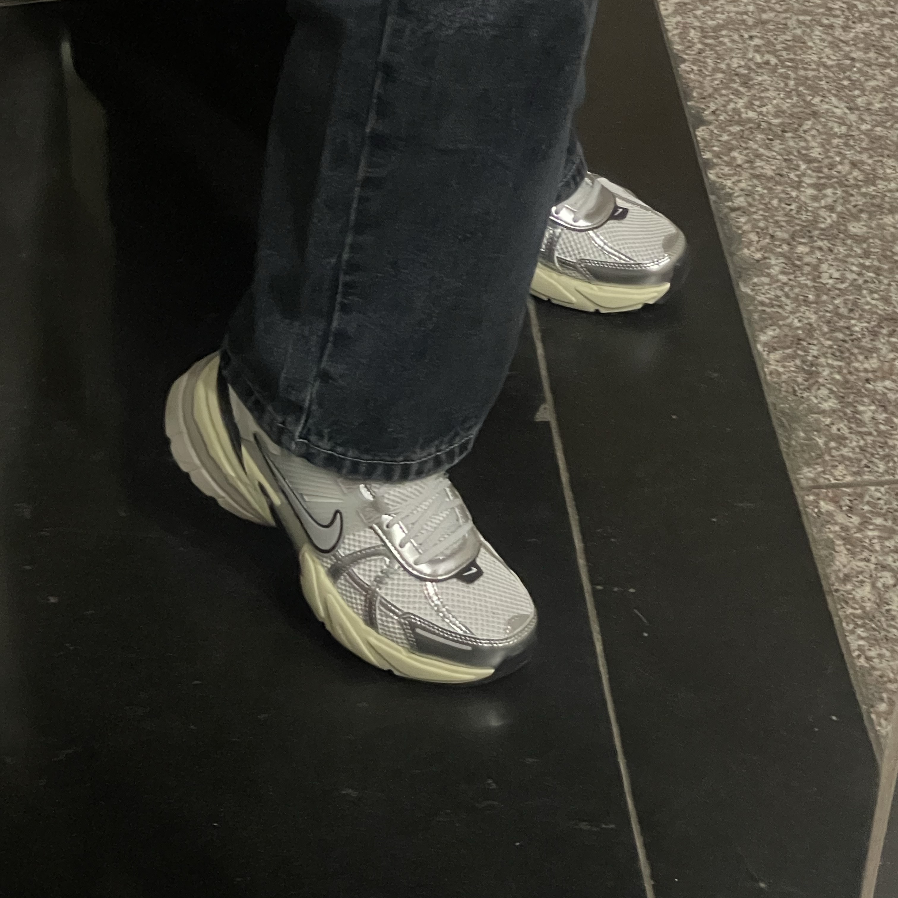 Nike V2K Run Summit White Metallic Silver 착용 스타일